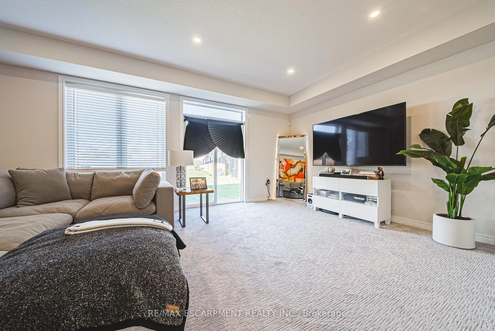 Photo 15 of 21 Zoe Lane, Hamilton, Rural Glanbrook — HOMEH