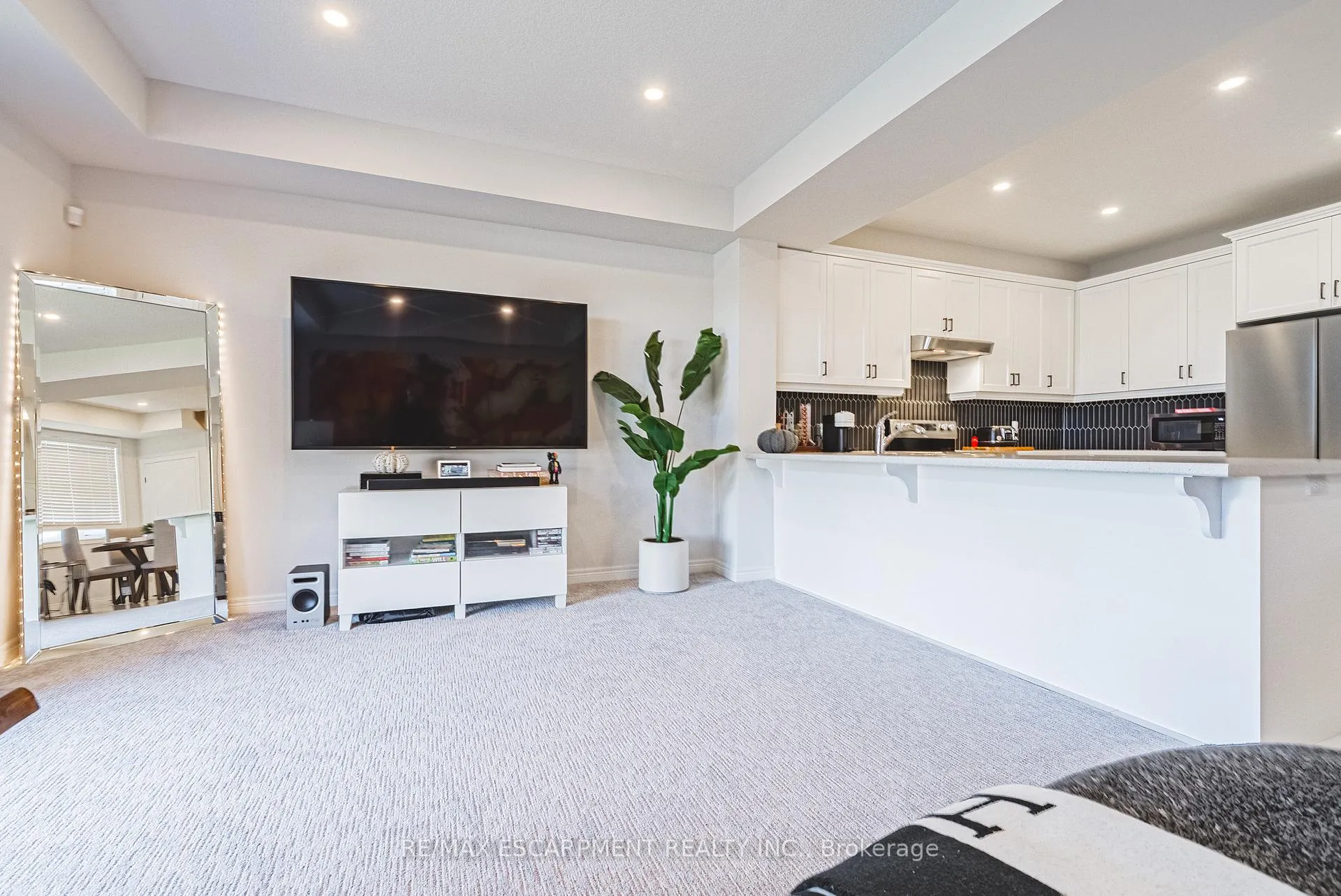 Photo 18 of 21 Zoe Lane, Hamilton, Rural Glanbrook — HOMEH