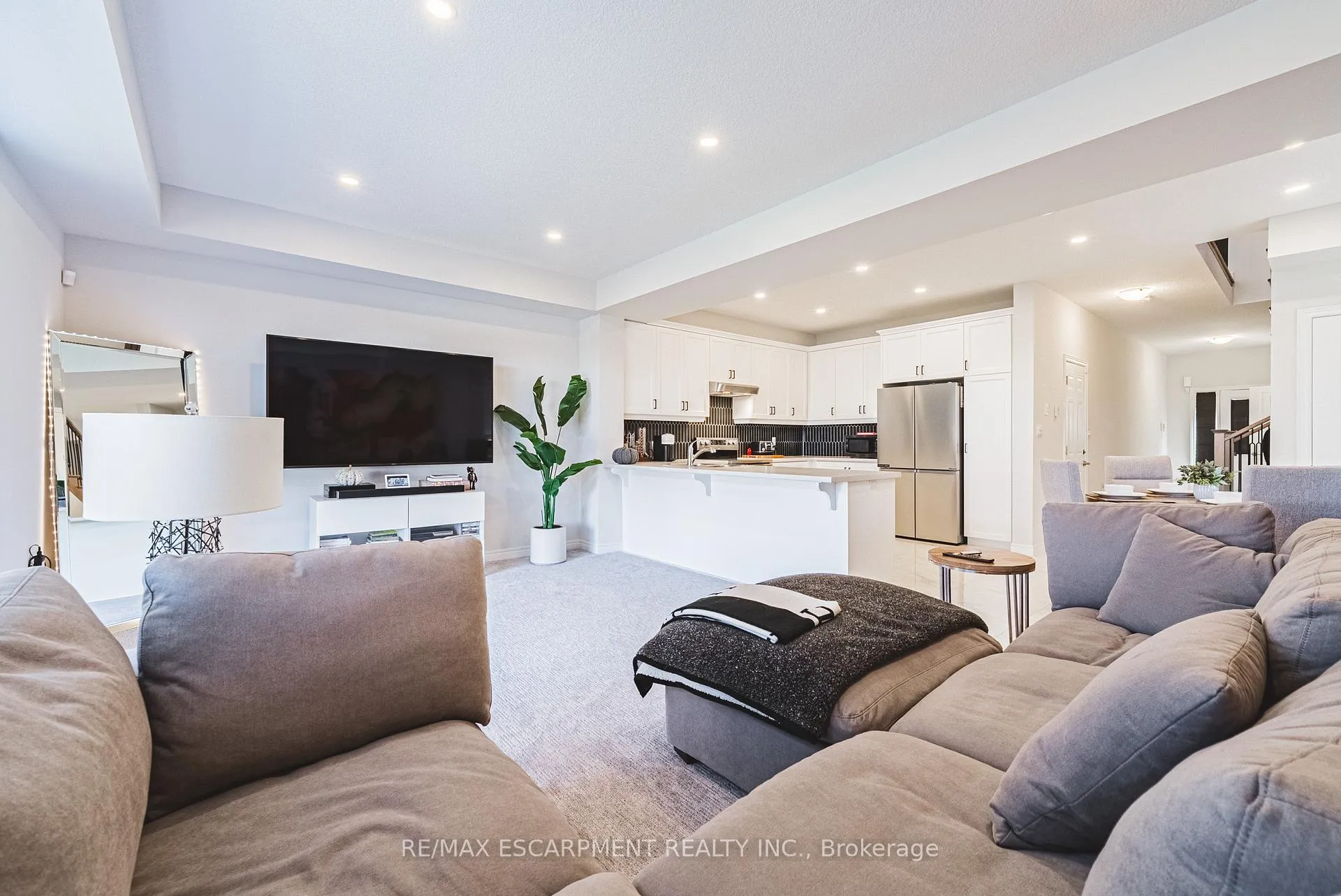 Photo 19 of 21 Zoe Lane, Hamilton, Rural Glanbrook — HOMEH