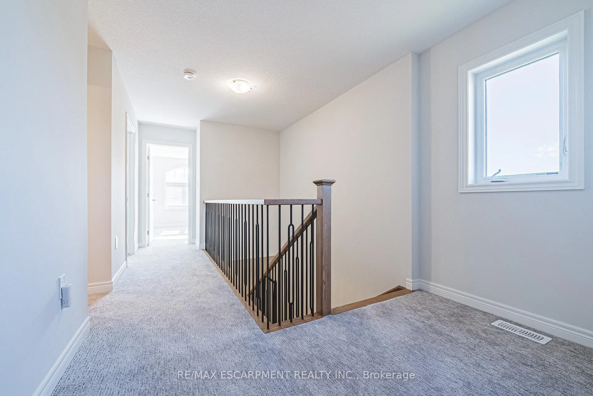 Photo 22 of 21 Zoe Lane, Hamilton, Rural Glanbrook — HOMEH