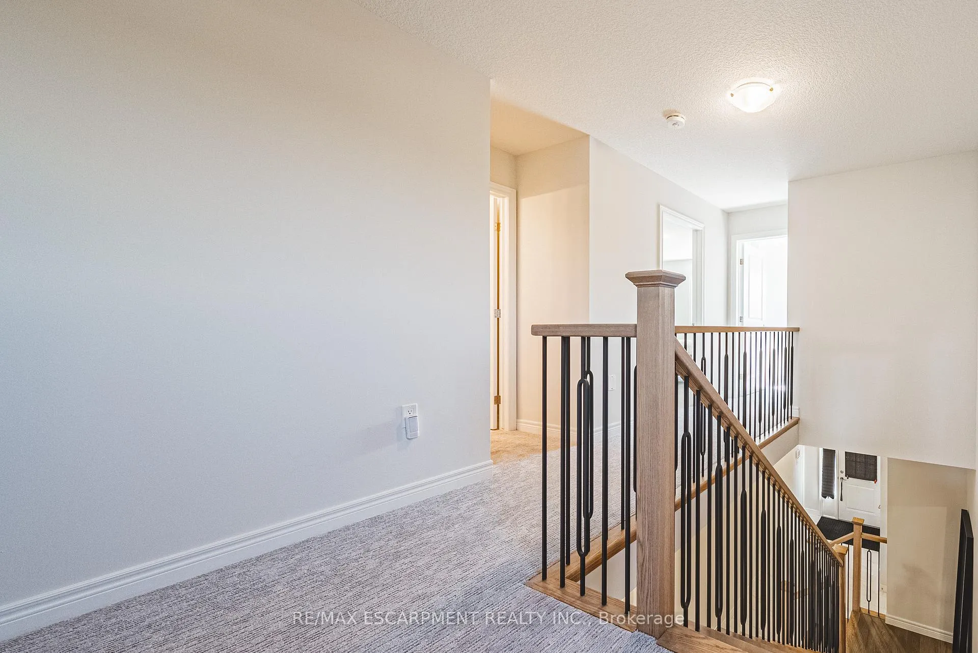 Photo 23 of 21 Zoe Lane, Hamilton, Rural Glanbrook — HOMEH