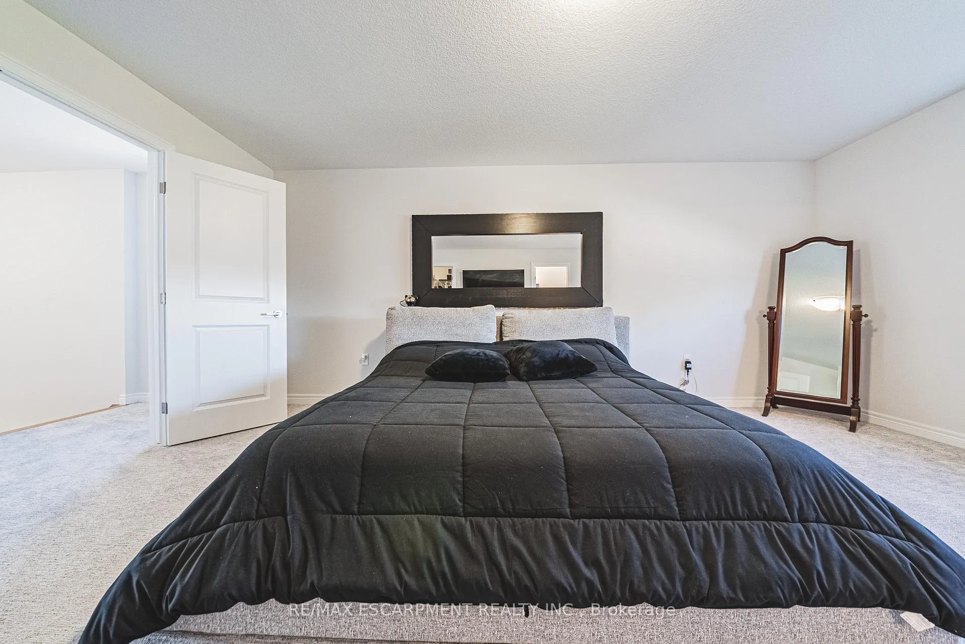 Photo 27 of 21 Zoe Lane, Hamilton, Rural Glanbrook — HOMEH