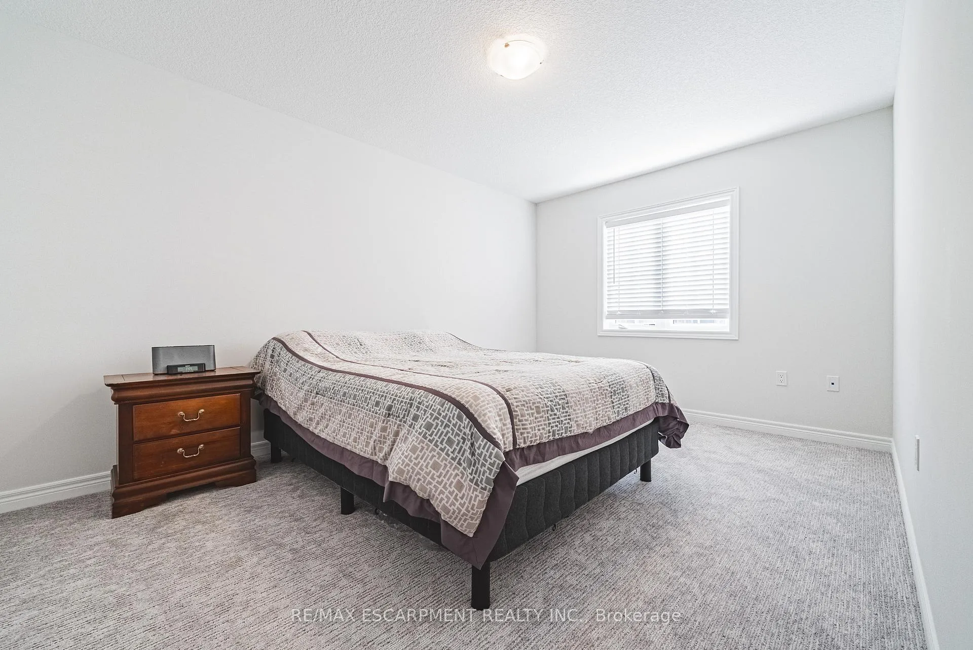 Photo 35 of 21 Zoe Lane, Hamilton, Rural Glanbrook — HOMEH