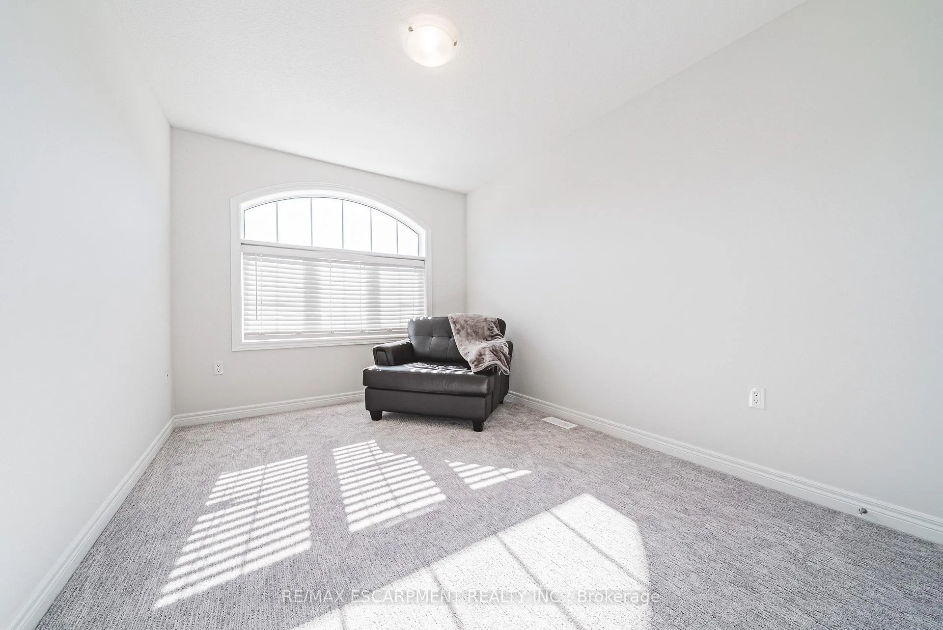 Photo 37 of 21 Zoe Lane, Hamilton, Rural Glanbrook — HOMEH