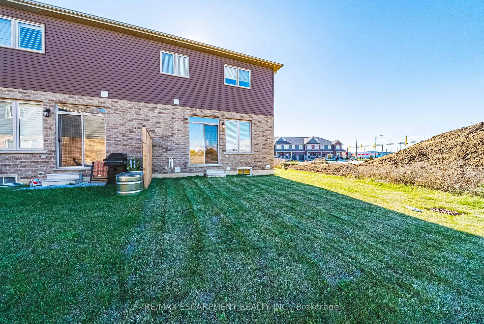 Photo 40 of 21 Zoe Lane, Hamilton, Rural Glanbrook — HOMEH