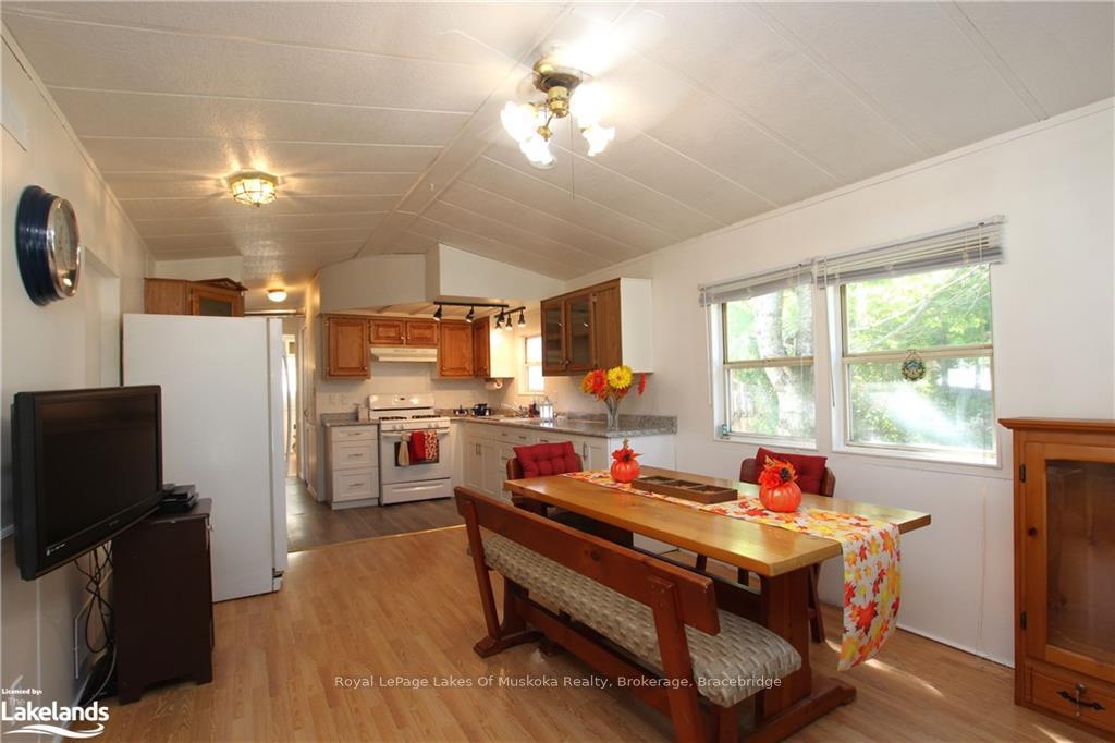Photo 5 of Unit 92, 1007 Racoon Road, Gravenhurst, Morrison — HOMEH