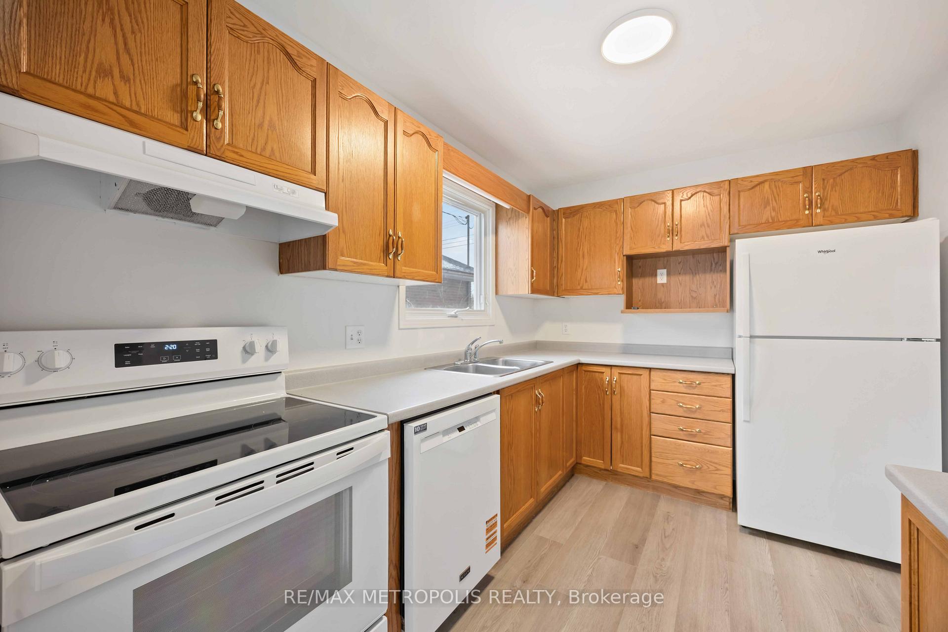 Photo 13 of 260-266 London Road, Sarnia — HOMEH
