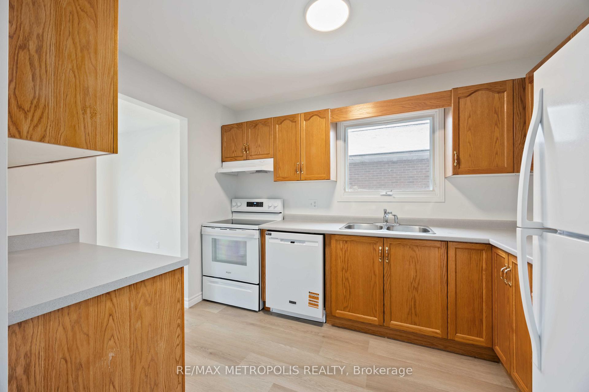 Photo 12 of 260-266 London Road, Sarnia — HOMEH