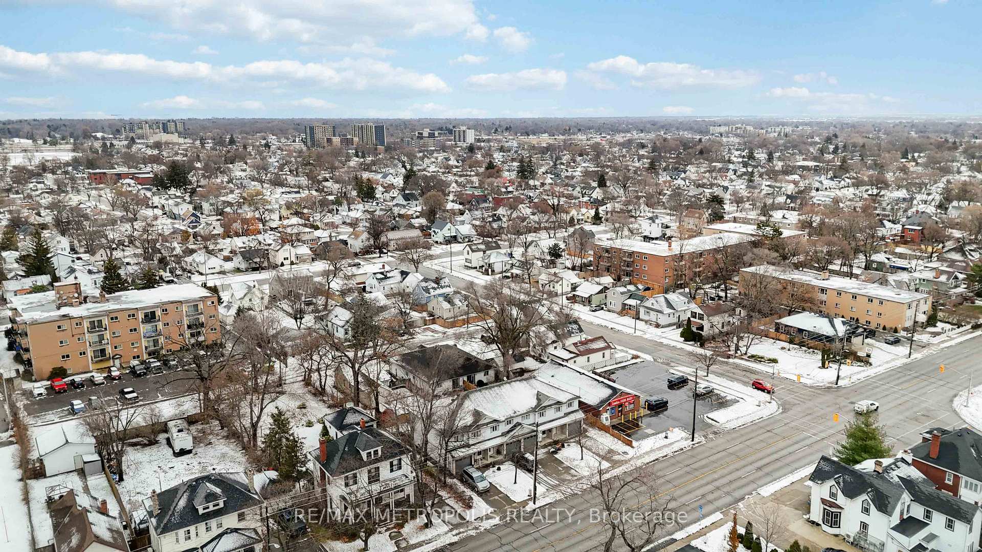 Photo 33 of 260-266 London Road, Sarnia — HOMEH