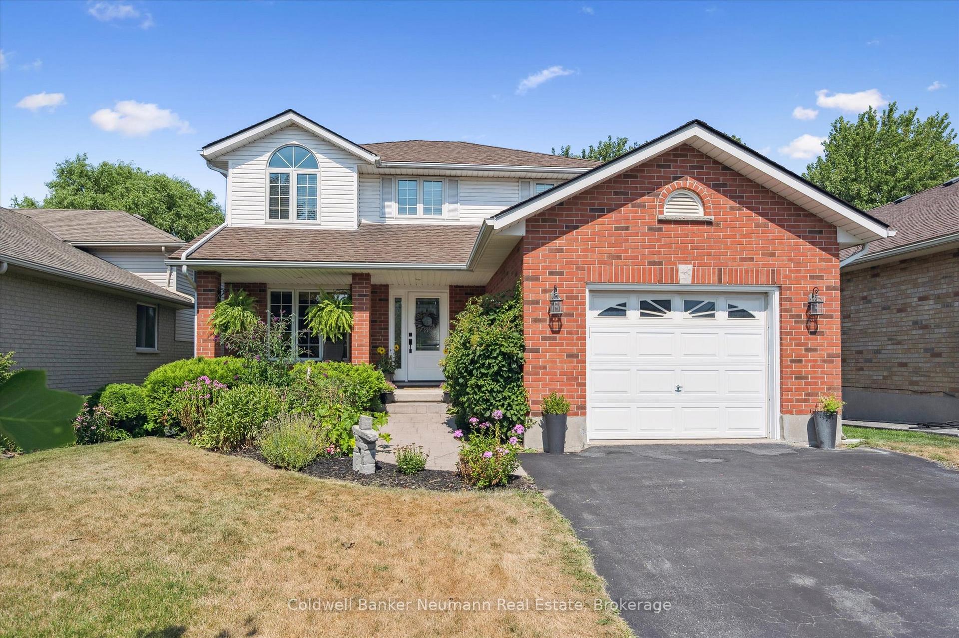 Photo 1 of 56 Hayward Crescent, Guelph, Clairfields/Hanlon Business Park — HOMEH