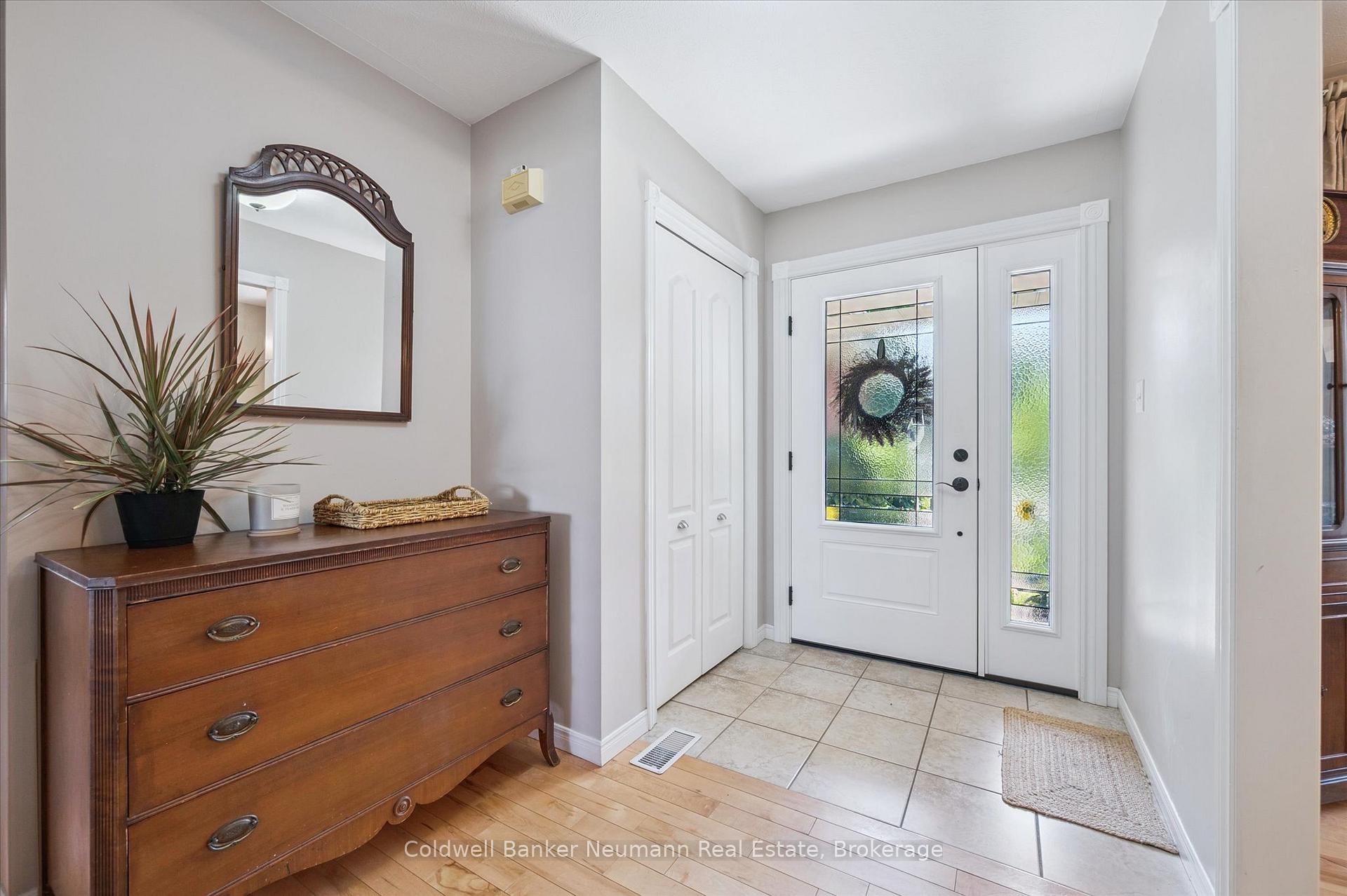 Photo 4 of 56 Hayward Crescent, Guelph, Clairfields/Hanlon Business Park — HOMEH