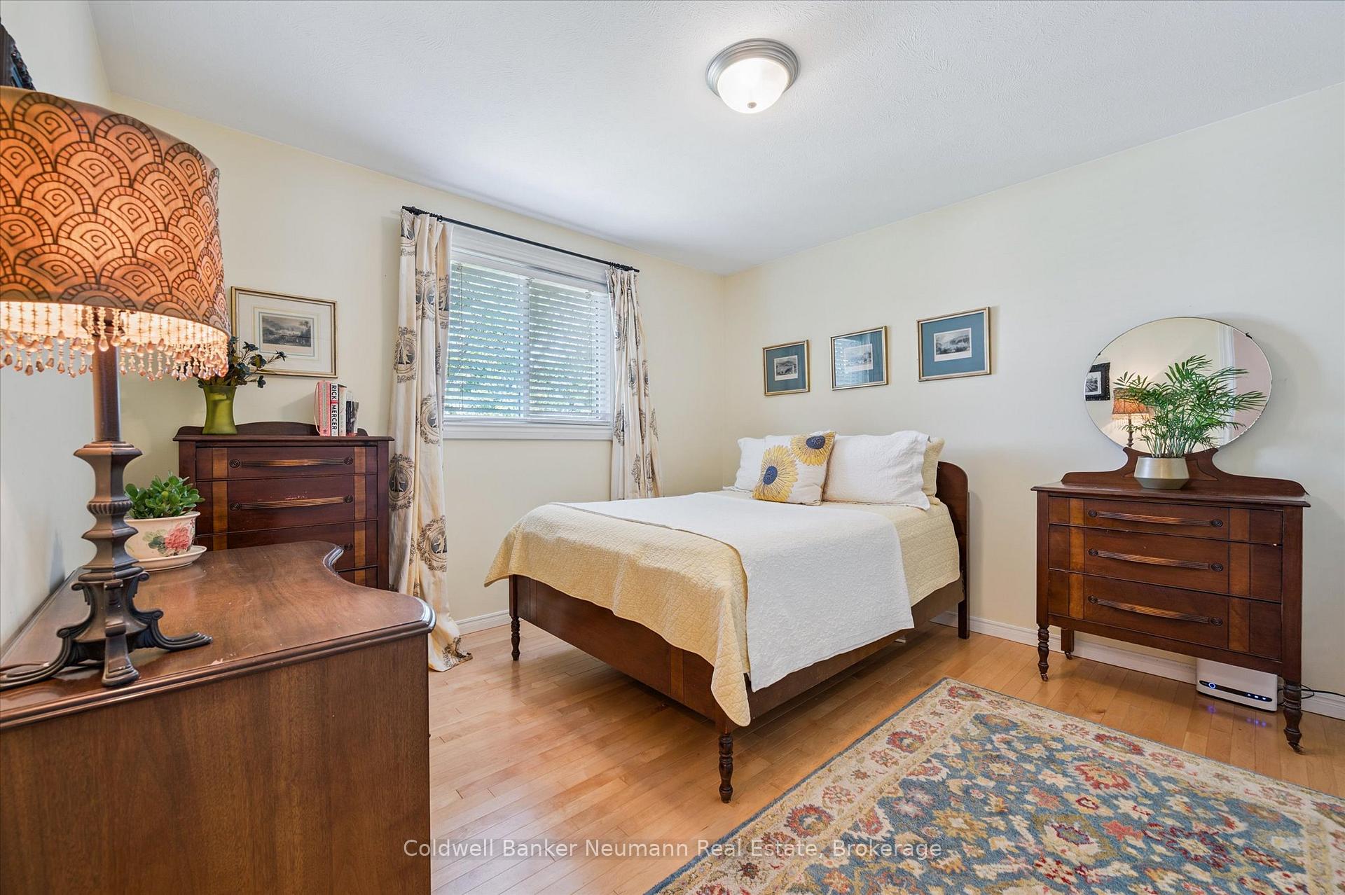 Photo 14 of 56 Hayward Crescent, Guelph, Clairfields/Hanlon Business Park — HOMEH
