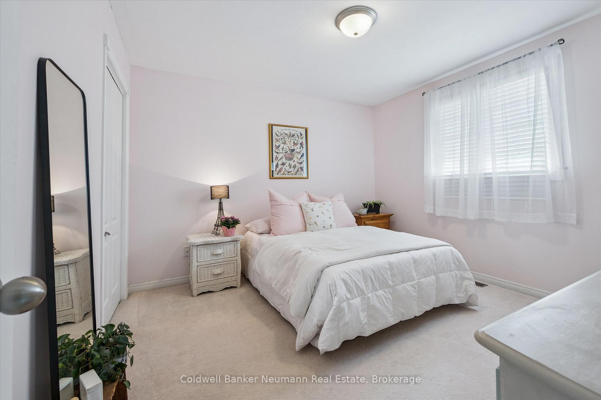 Photo 15 of 56 Hayward Crescent, Guelph, Clairfields/Hanlon Business Park — HOMEH