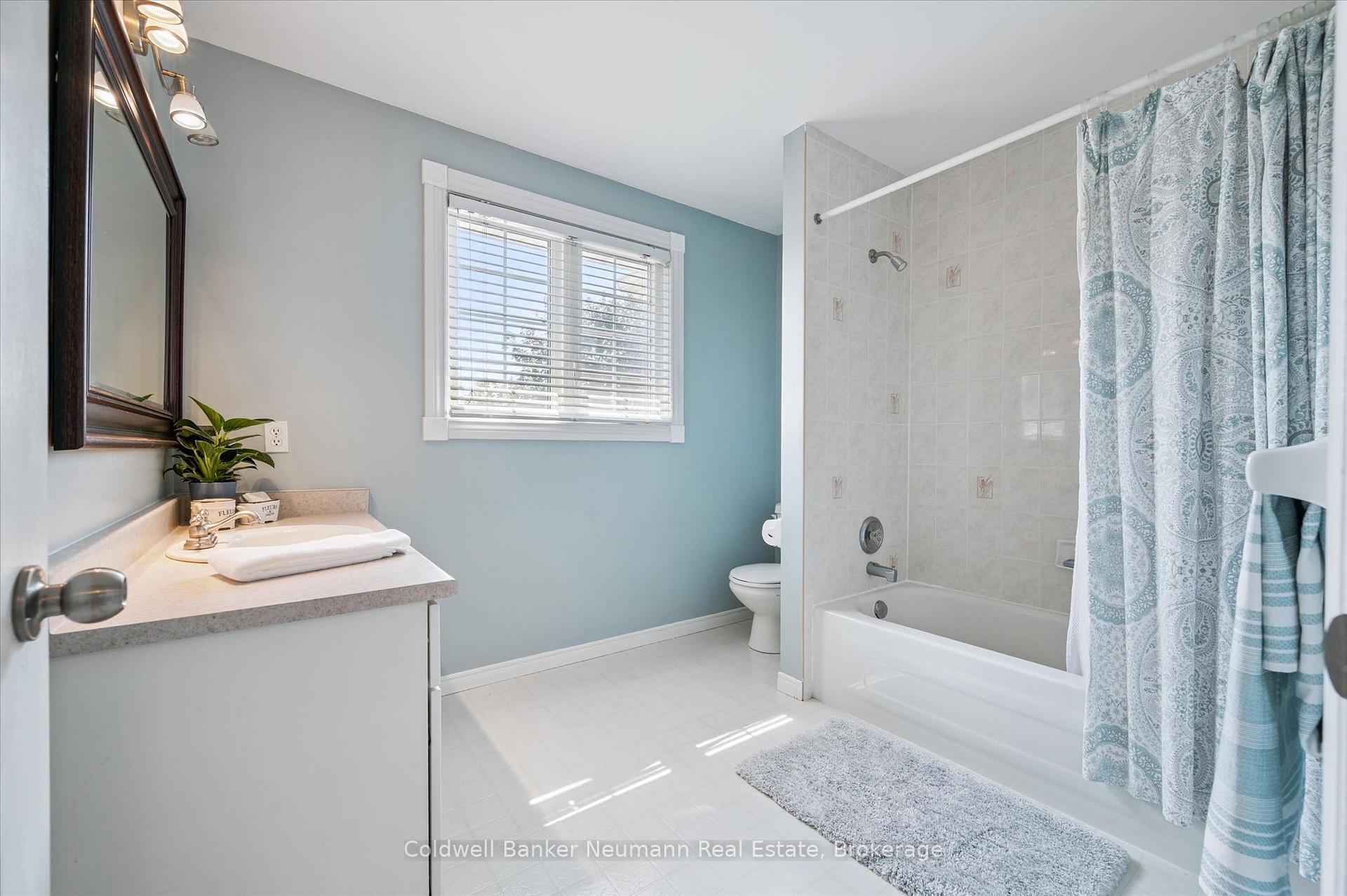 Photo 16 of 56 Hayward Crescent, Guelph, Clairfields/Hanlon Business Park — HOMEH