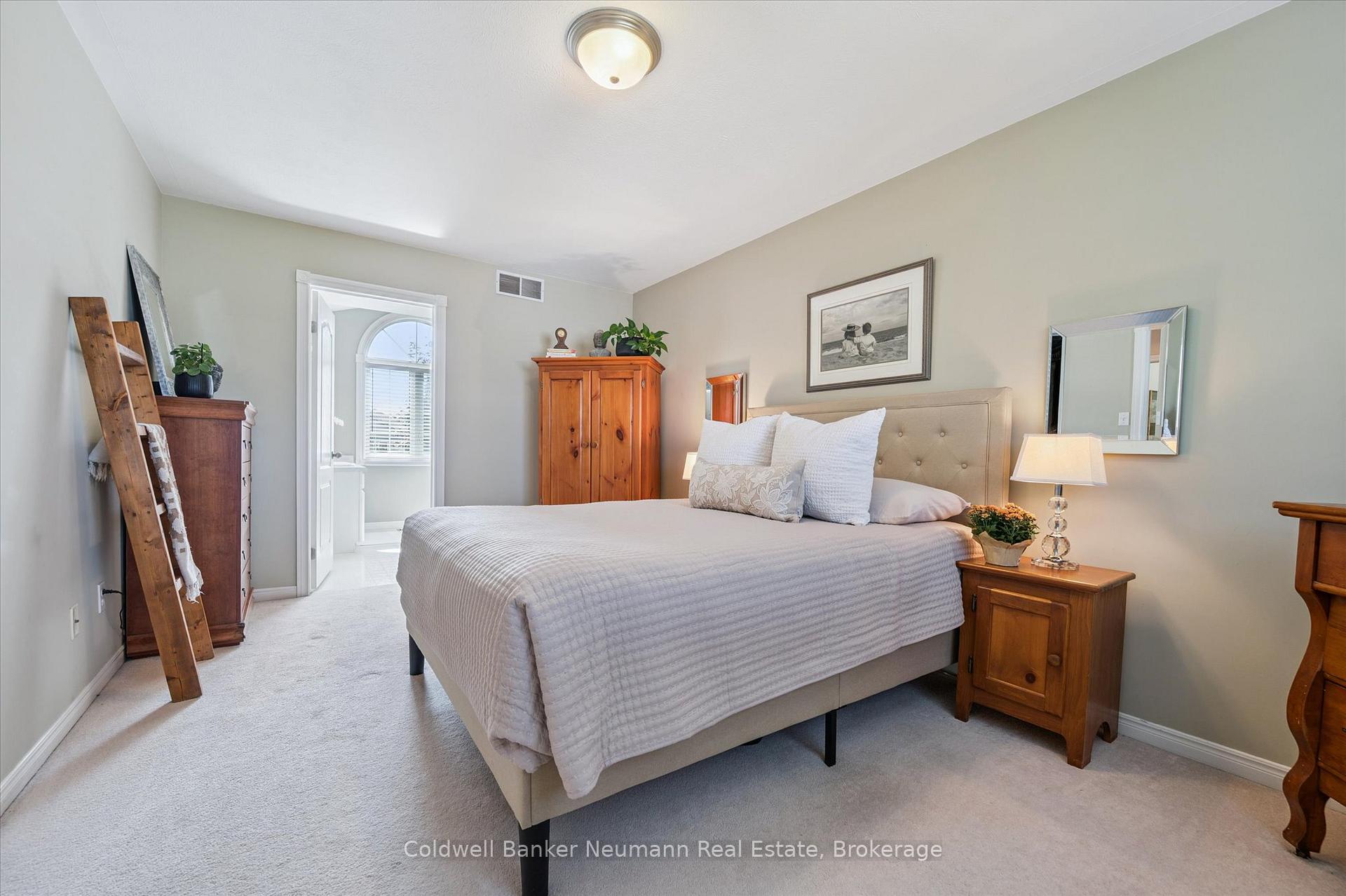 Photo 17 of 56 Hayward Crescent, Guelph, Clairfields/Hanlon Business Park — HOMEH