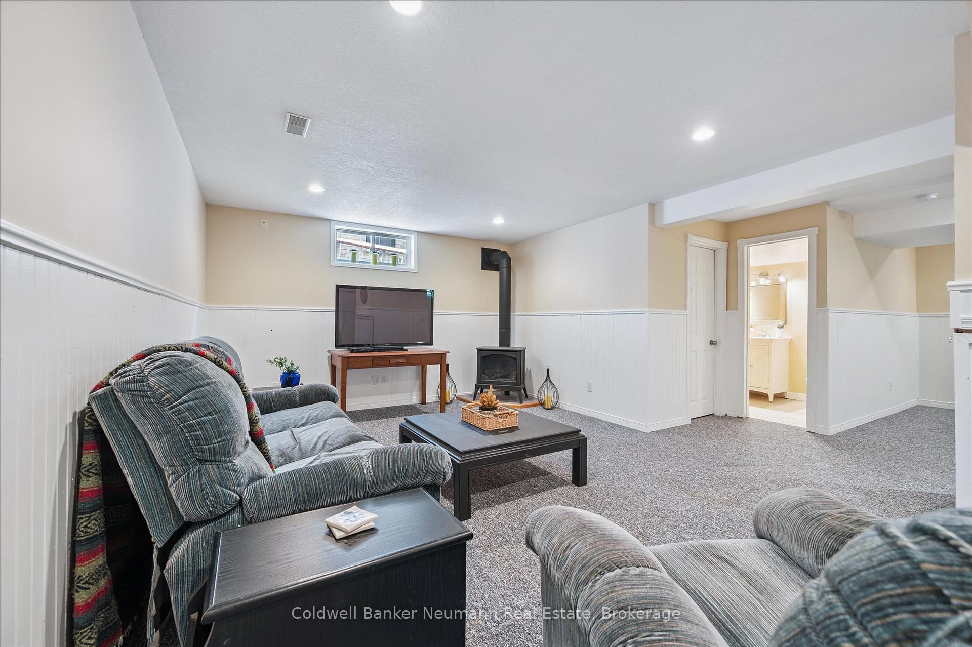 Photo 20 of 56 Hayward Crescent, Guelph, Clairfields/Hanlon Business Park — HOMEH