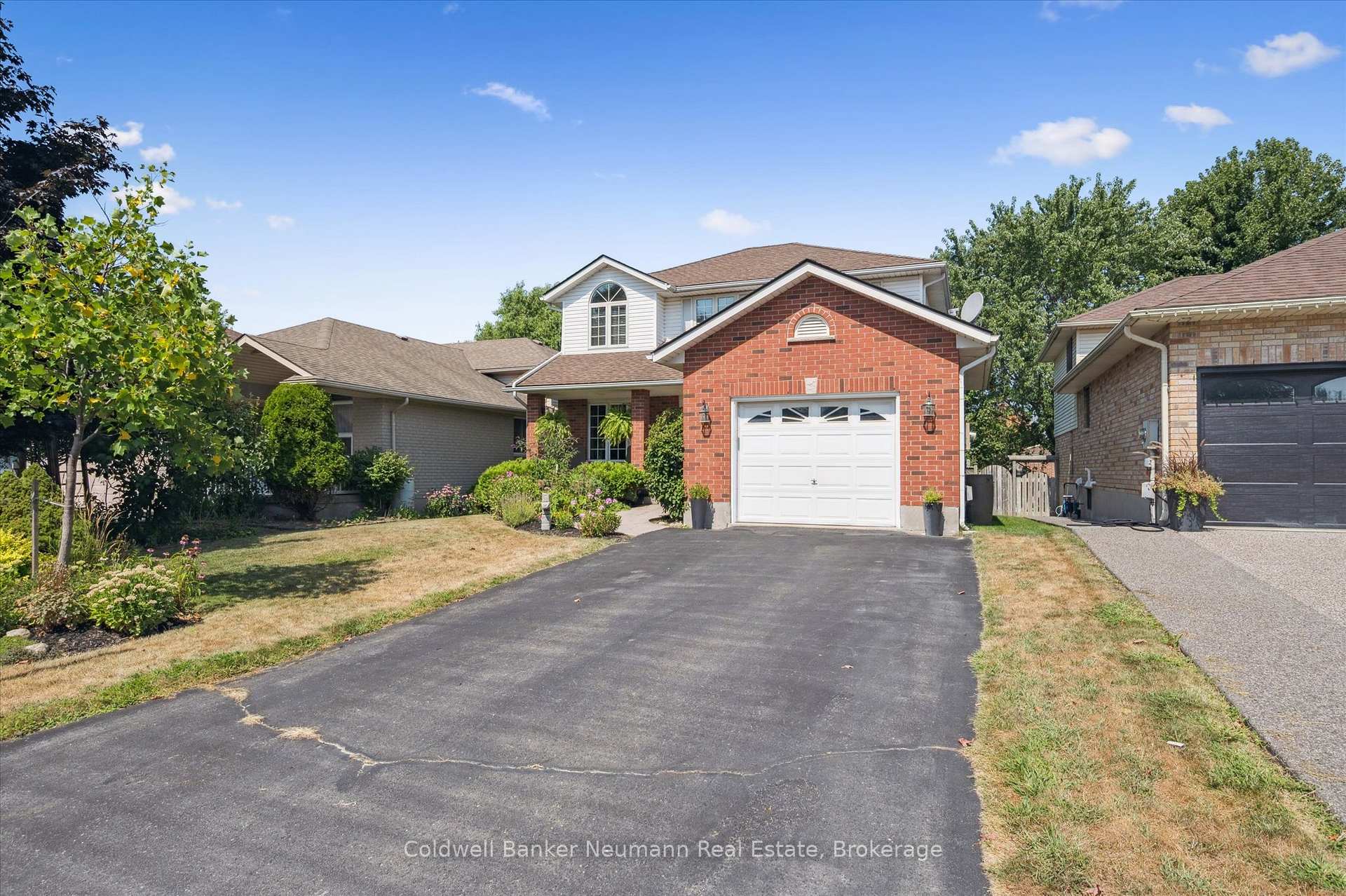 Photo 28 of 56 Hayward Crescent, Guelph, Clairfields/Hanlon Business Park — HOMEH