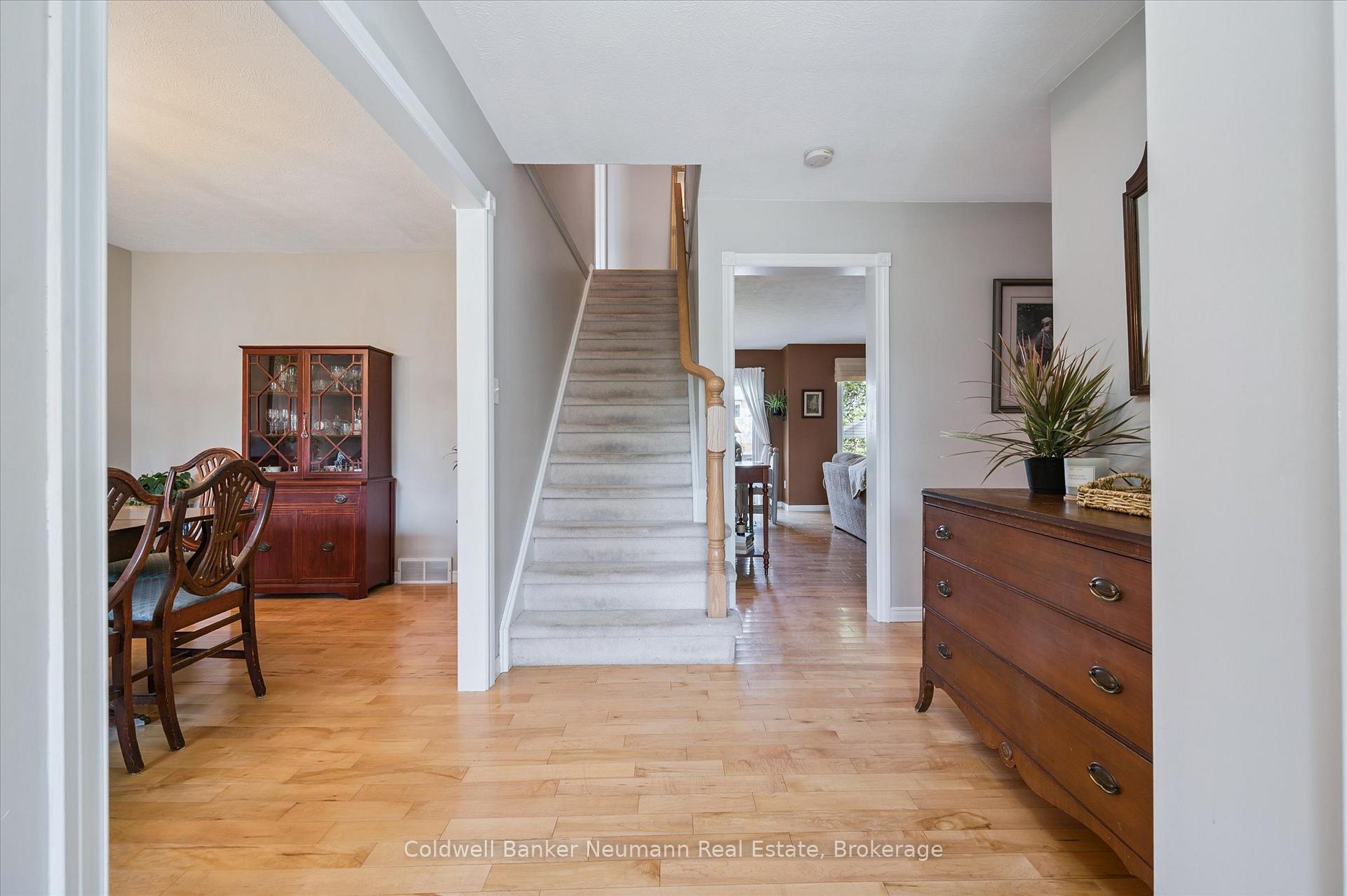 Photo 31 of 56 Hayward Crescent, Guelph, Clairfields/Hanlon Business Park — HOMEH