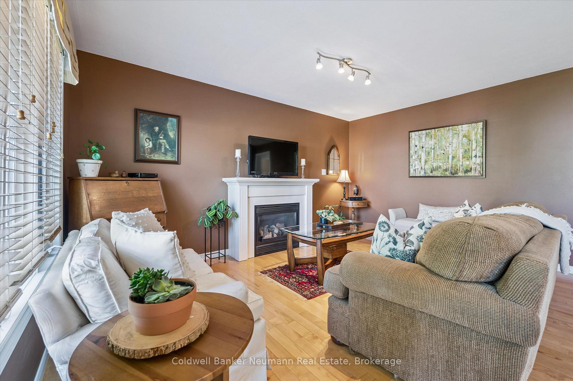 Photo 33 of 56 Hayward Crescent, Guelph, Clairfields/Hanlon Business Park — HOMEH