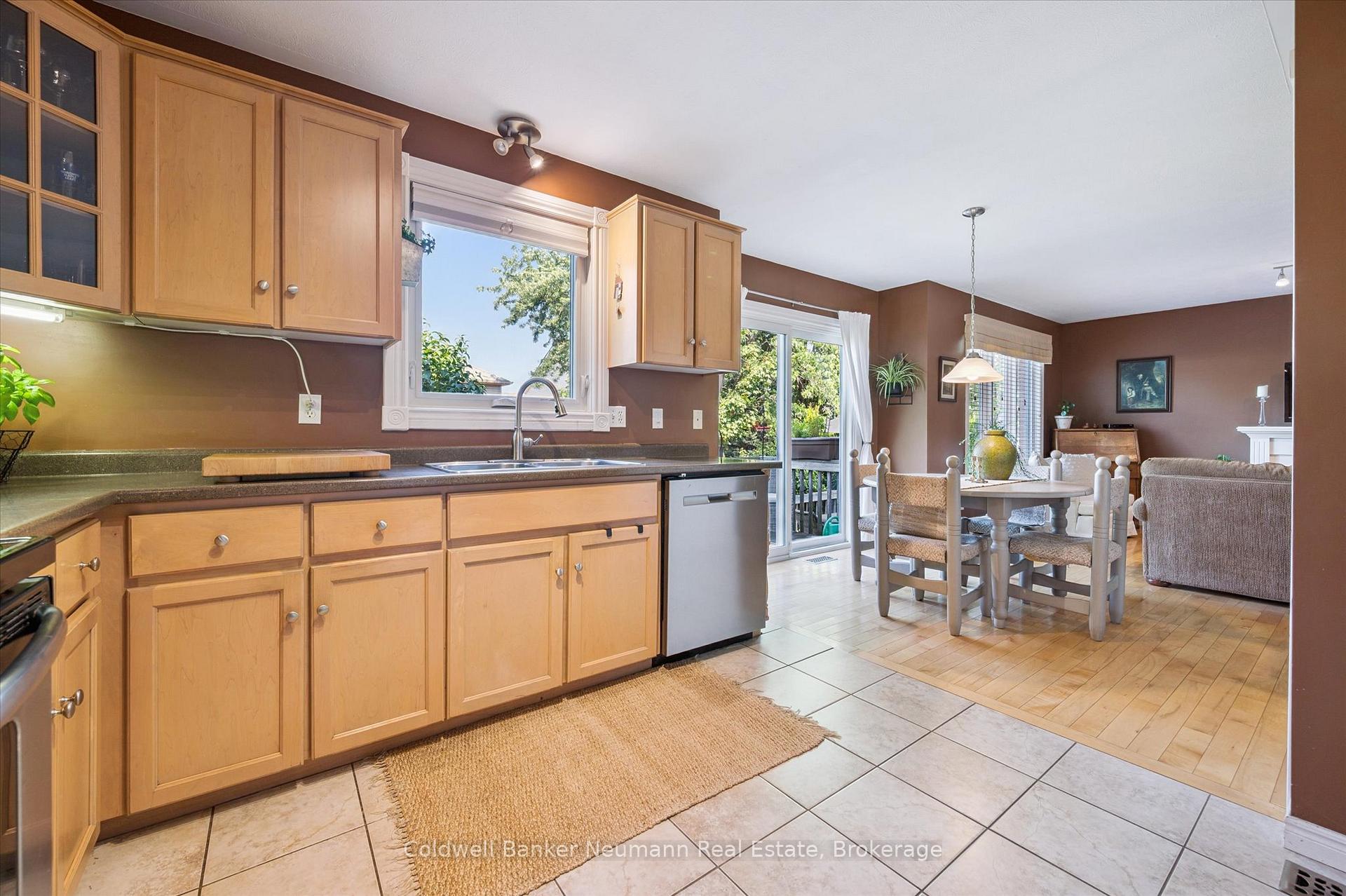 Photo 35 of 56 Hayward Crescent, Guelph, Clairfields/Hanlon Business Park — HOMEH