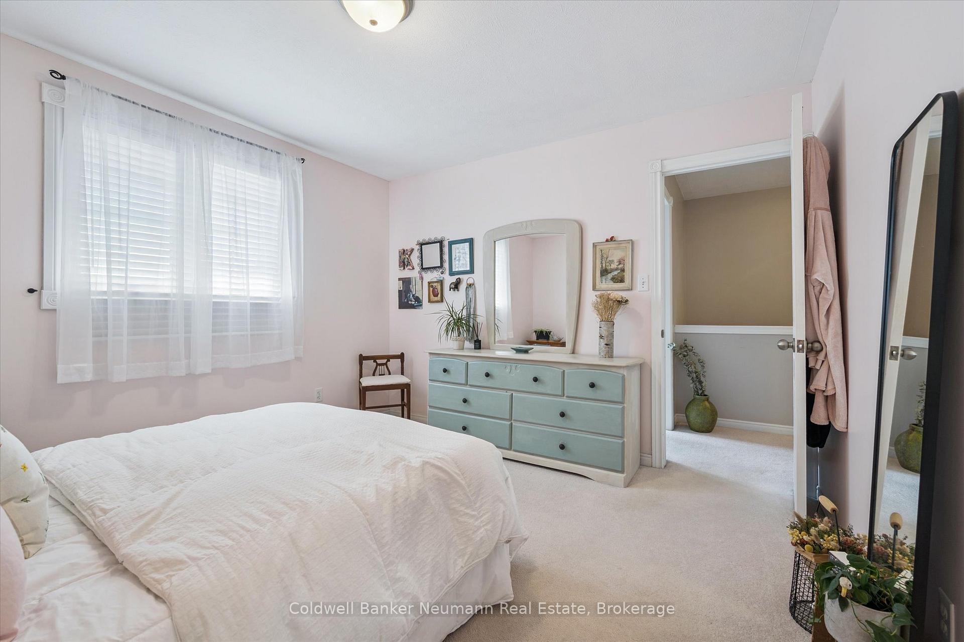Photo 37 of 56 Hayward Crescent, Guelph, Clairfields/Hanlon Business Park — HOMEH