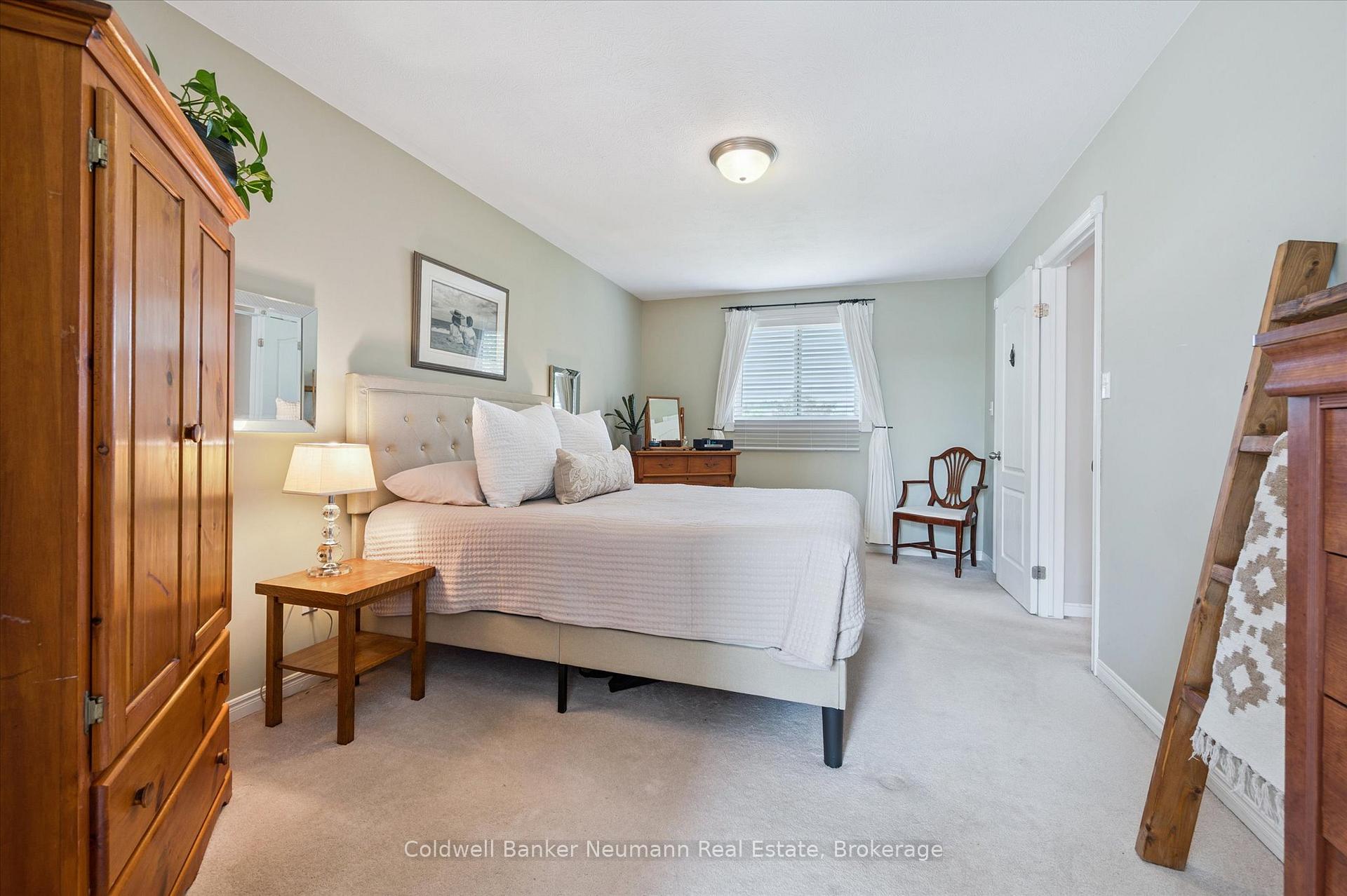 Photo 38 of 56 Hayward Crescent, Guelph, Clairfields/Hanlon Business Park — HOMEH