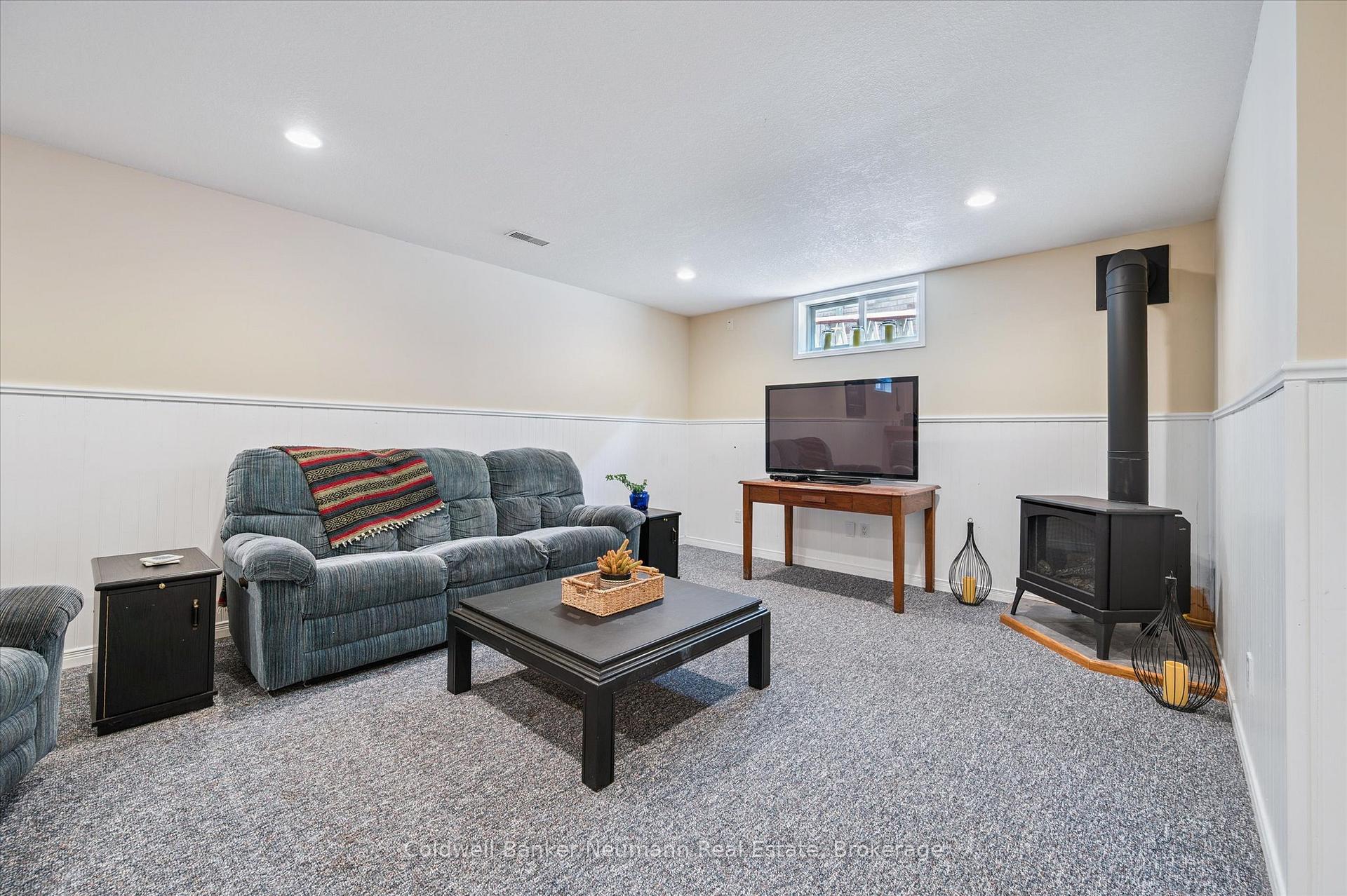 Photo 40 of 56 Hayward Crescent, Guelph, Clairfields/Hanlon Business Park — HOMEH