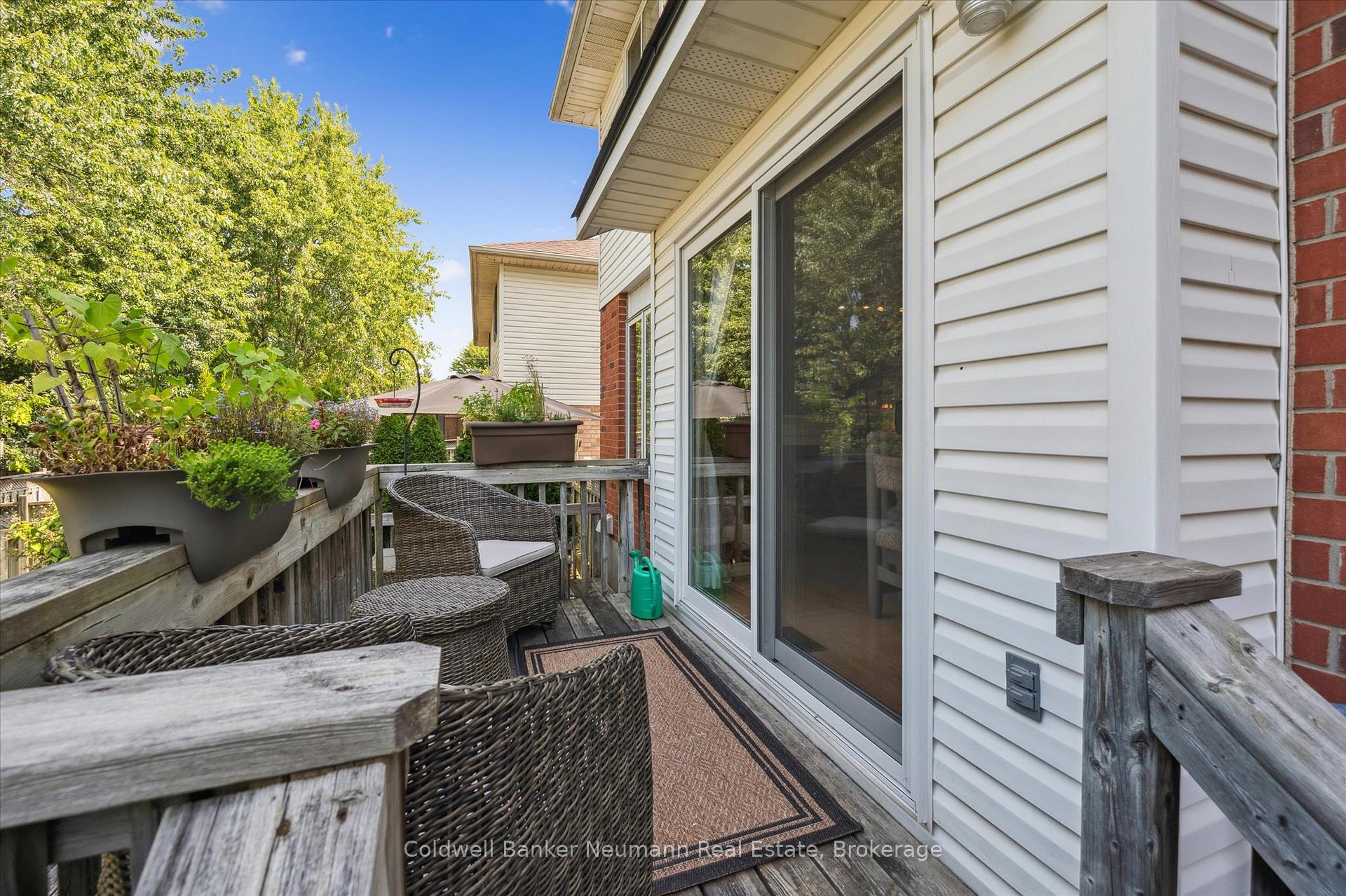 Photo 42 of 56 Hayward Crescent, Guelph, Clairfields/Hanlon Business Park — HOMEH