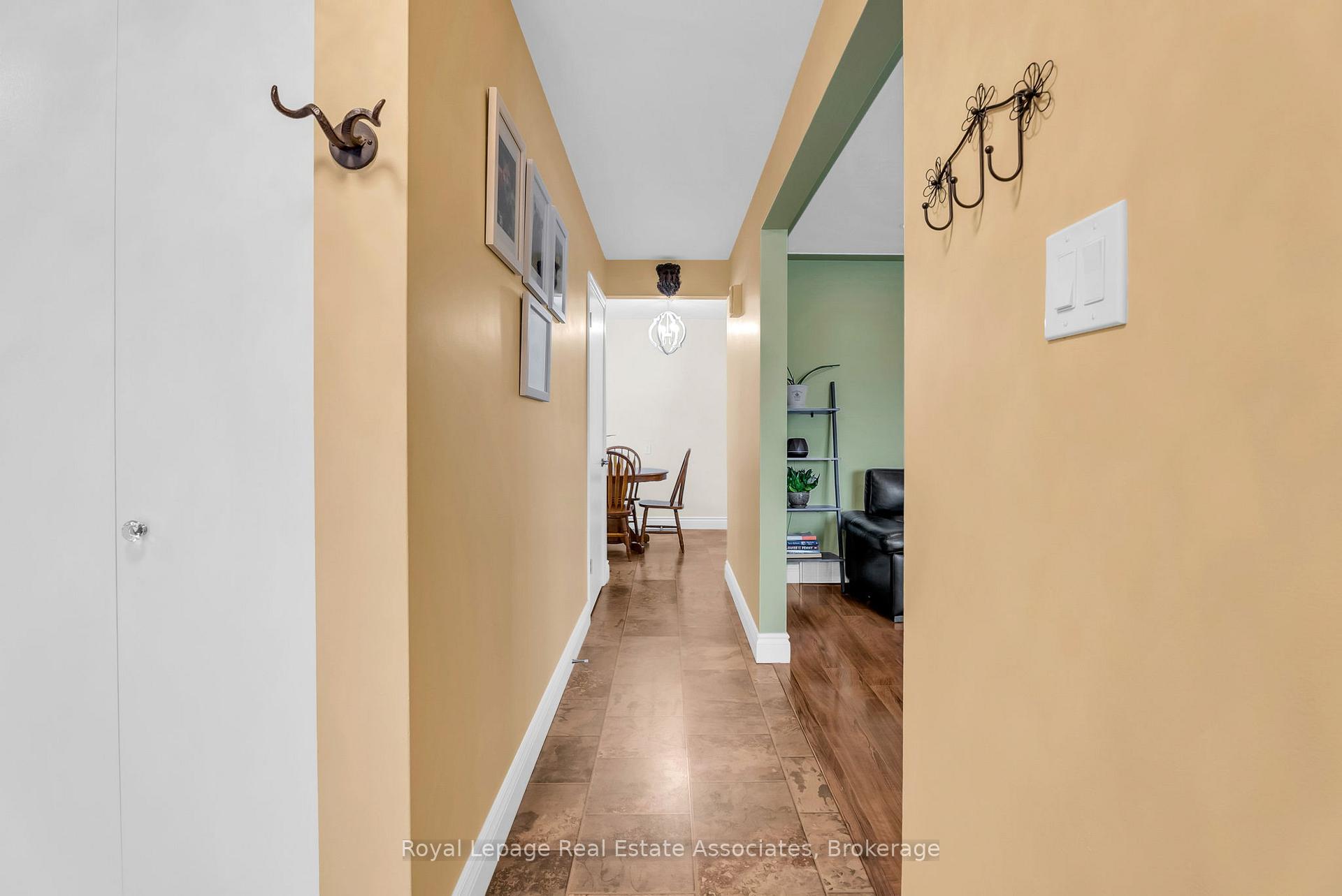 Photo 3 of 12 Carnaby Crescent, Kitchener — HOMEH