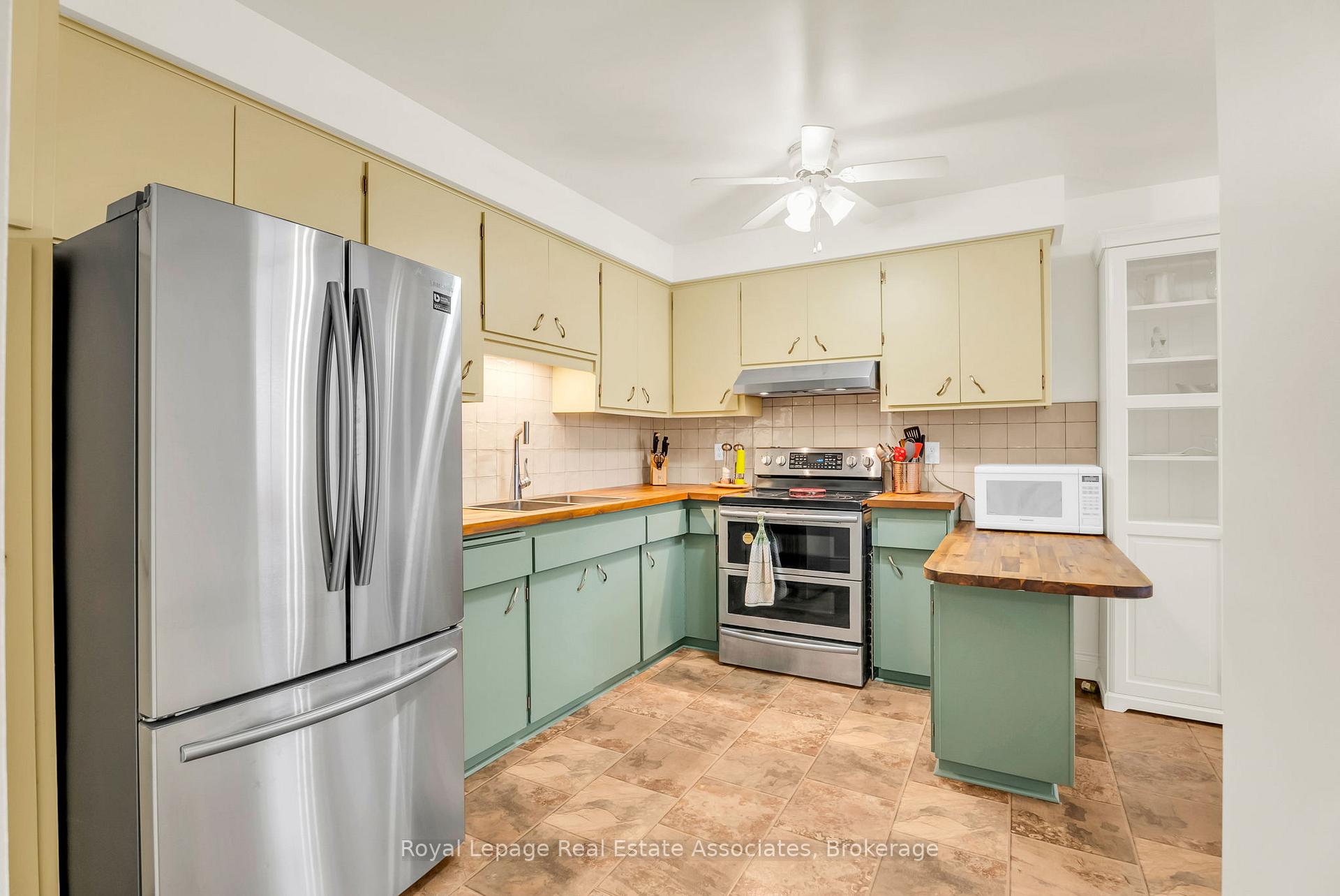 Photo 6 of 12 Carnaby Crescent, Kitchener — HOMEH