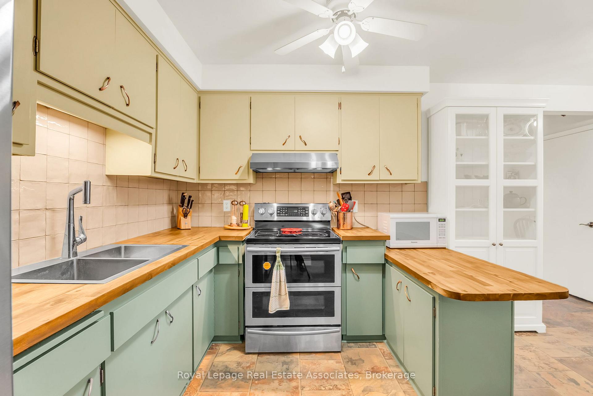 Photo 9 of 12 Carnaby Crescent, Kitchener — HOMEH