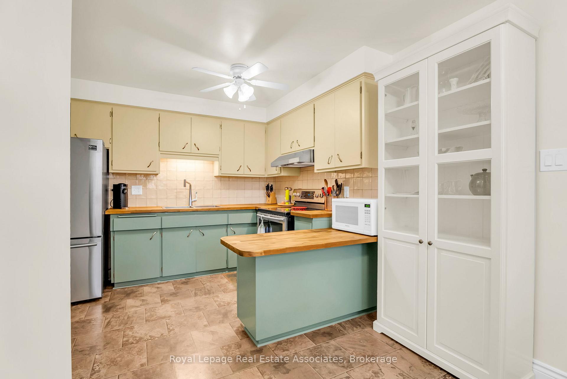 Photo 14 of 12 Carnaby Crescent, Kitchener — HOMEH