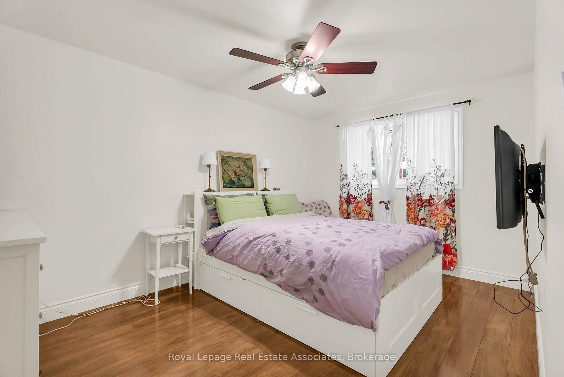 Photo 8 of 12 Carnaby Crescent, Kitchener — HOMEH