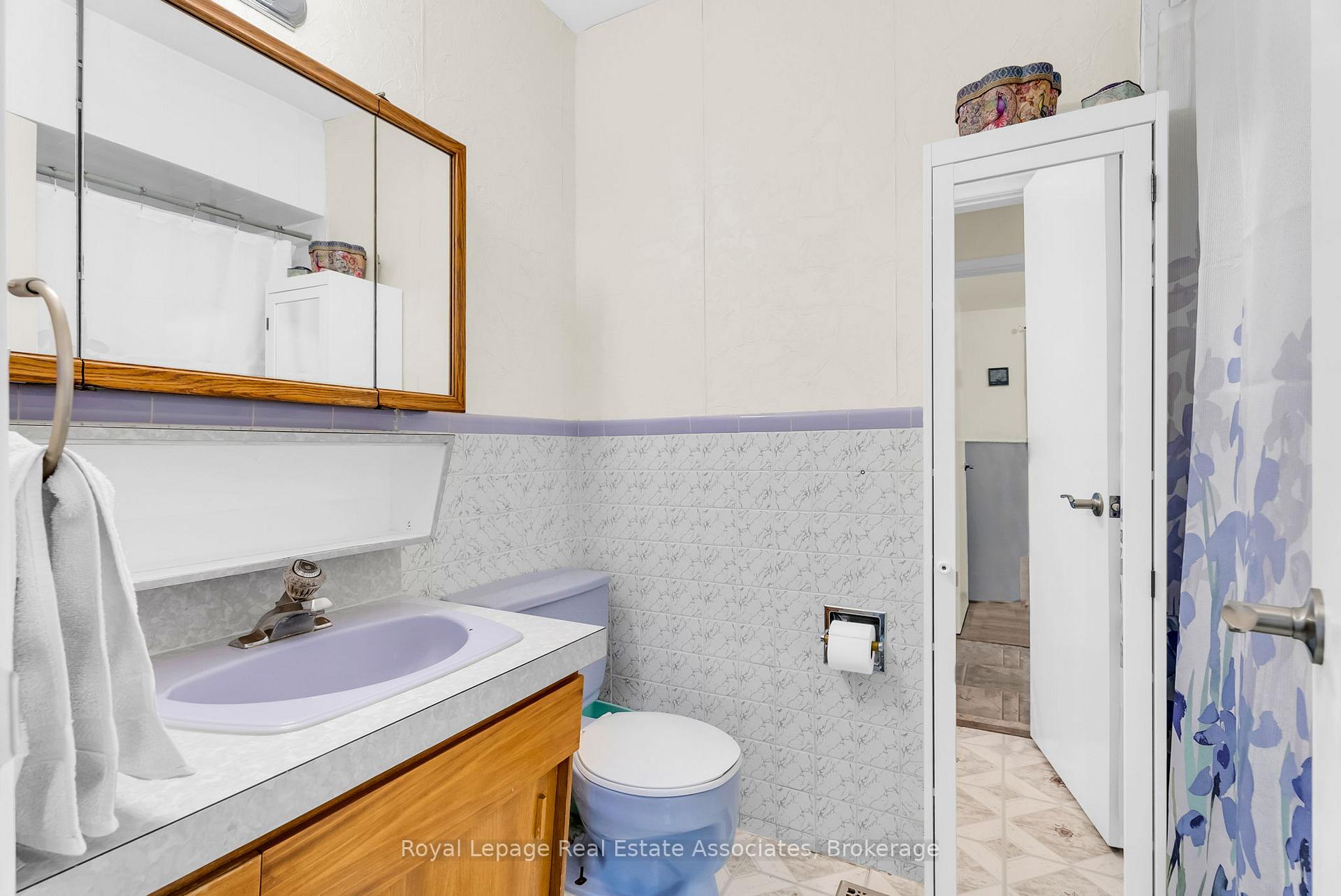 Photo 13 of 12 Carnaby Crescent, Kitchener — HOMEH