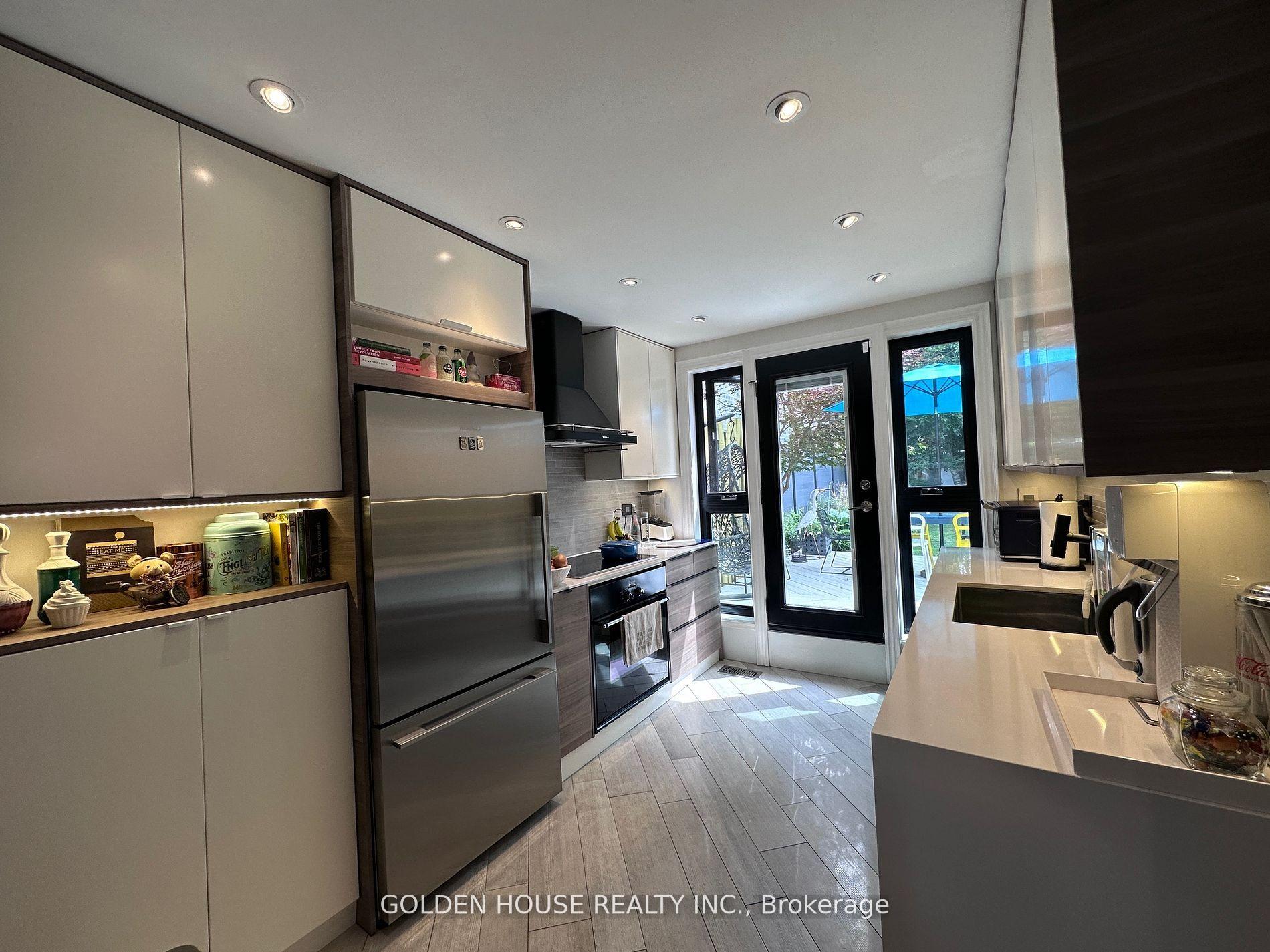 Photo 3 of 21 Thatcher Avenue, Scarborough, Cliffcrest — HOMEH