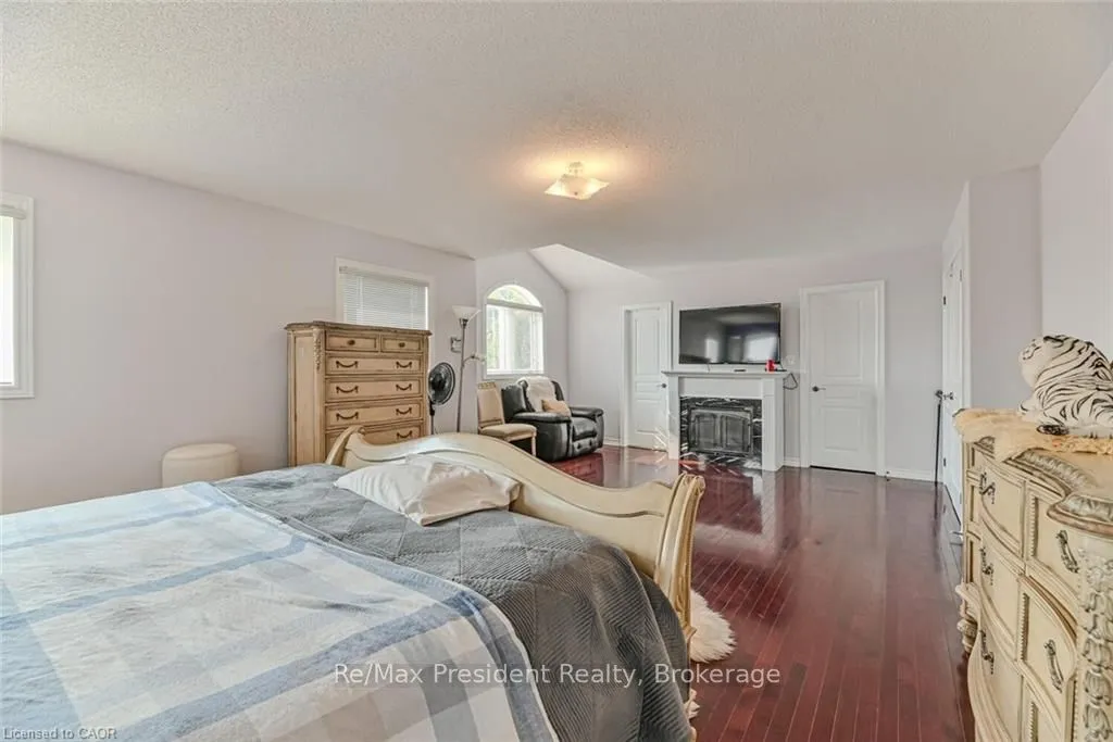 Photo 21 of 170 The Queens Way, Barrie, Innis-Shore — HOMEH
