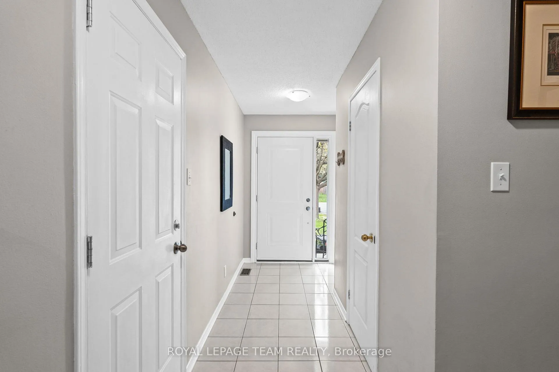 Photo 4 of 32 Whitegate Crescent, Ottawa, Barrhaven - Longfields — HOMEH