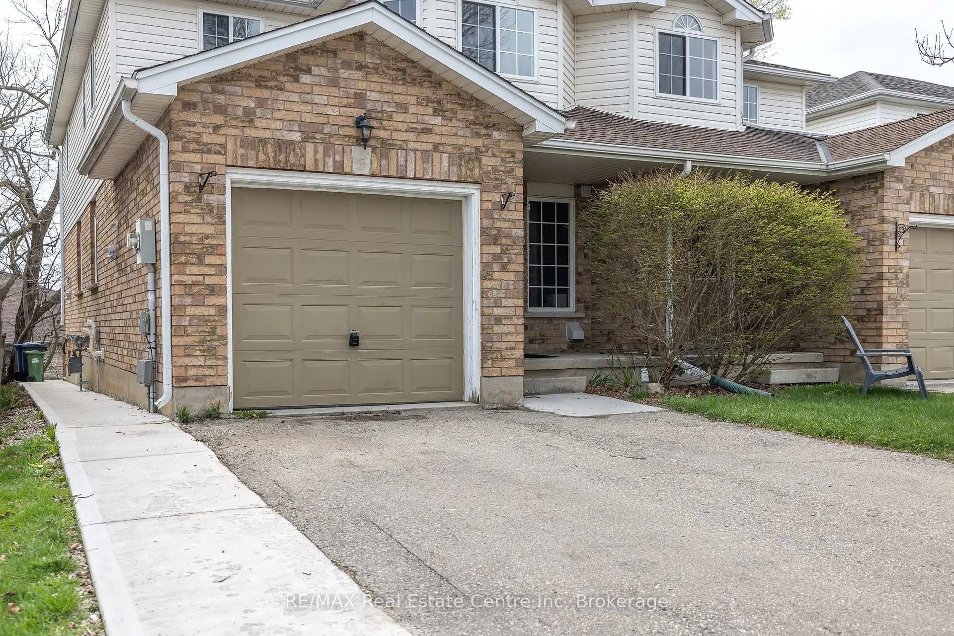 Photo 2 of 36 Raspberry Lane, Guelph, Grange Road — HOMEH