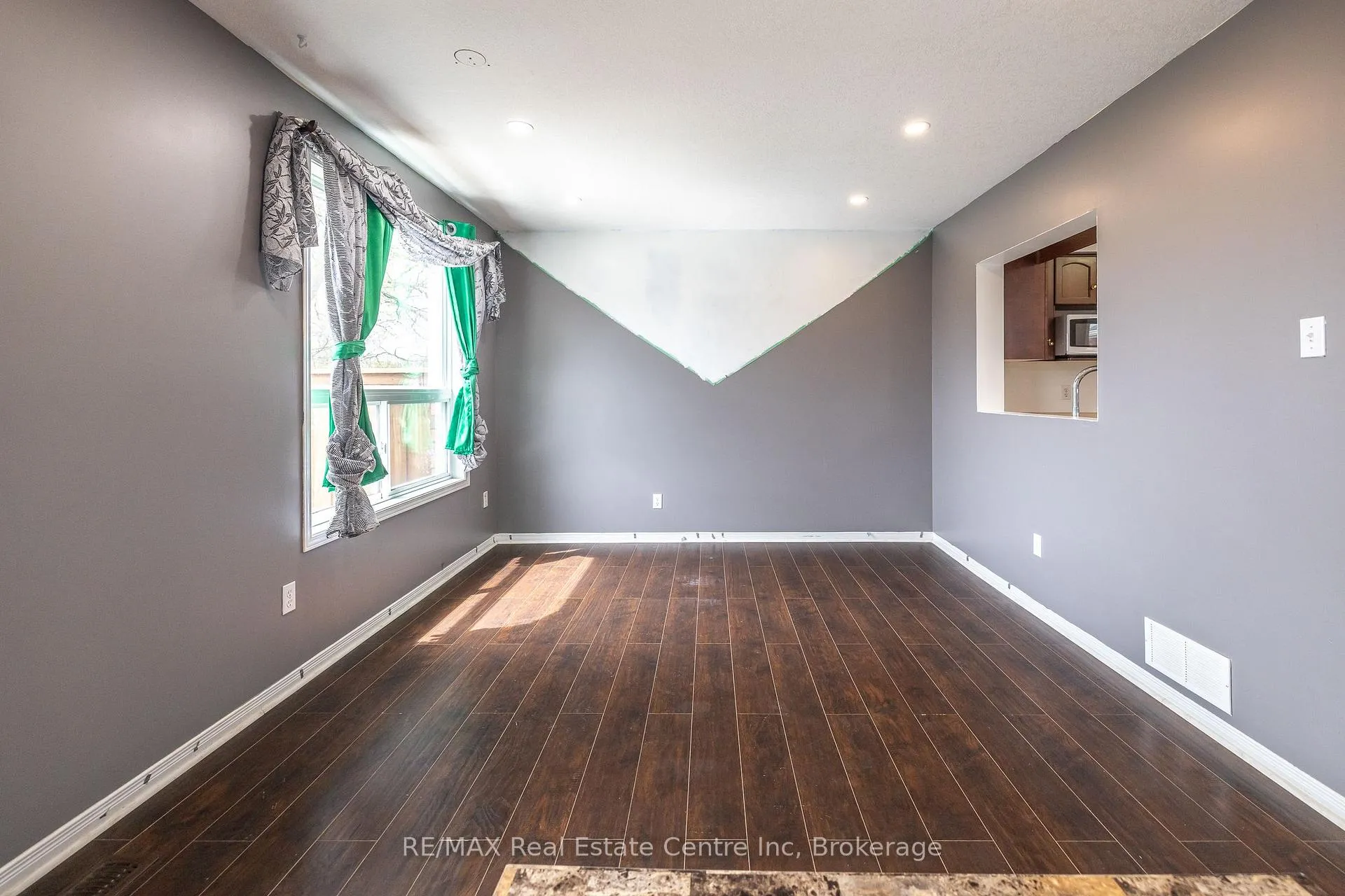 Photo 24 of 36 Raspberry Lane, Guelph, Grange Road — HOMEH
