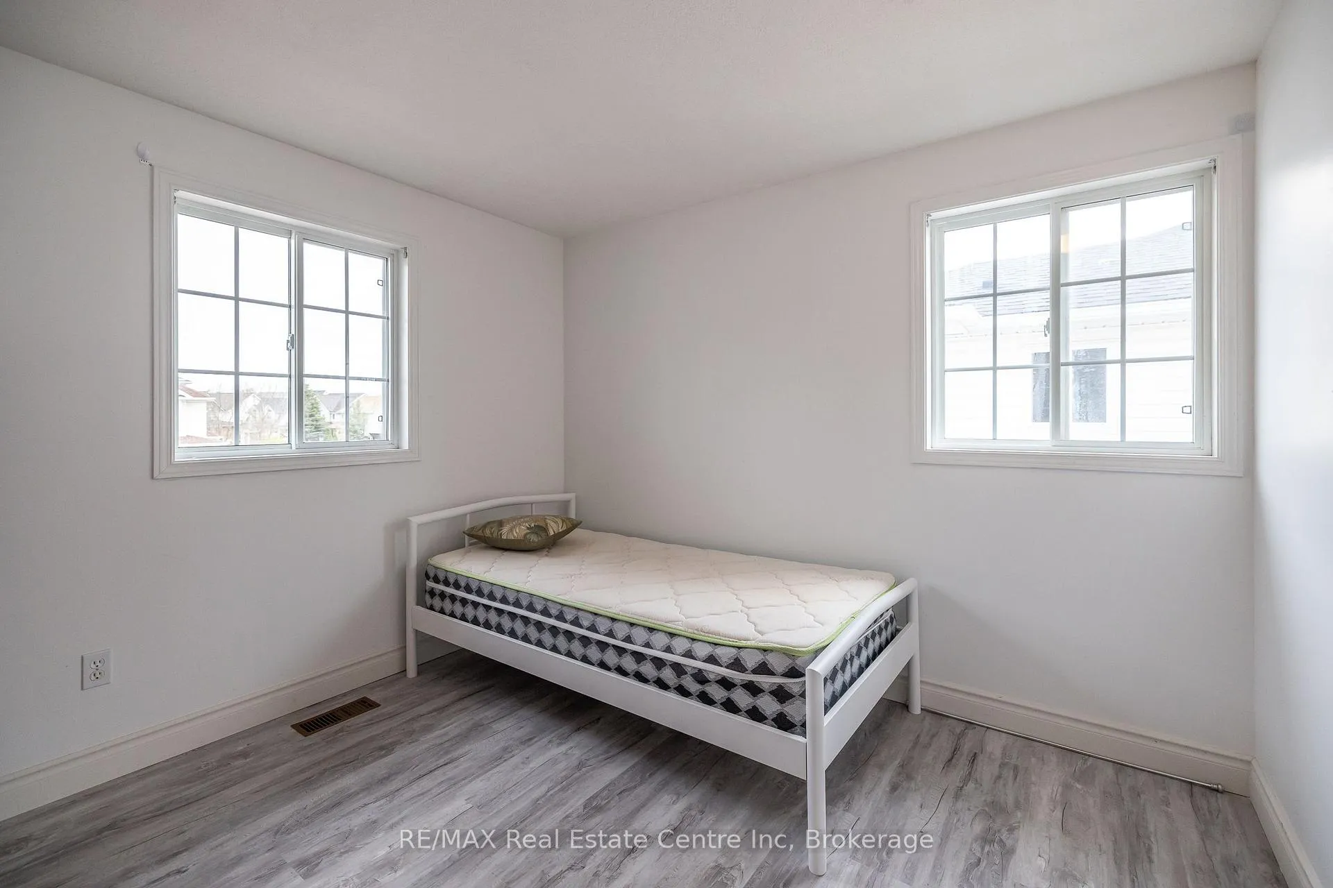 Photo 35 of 36 Raspberry Lane, Guelph, Grange Road — HOMEH
