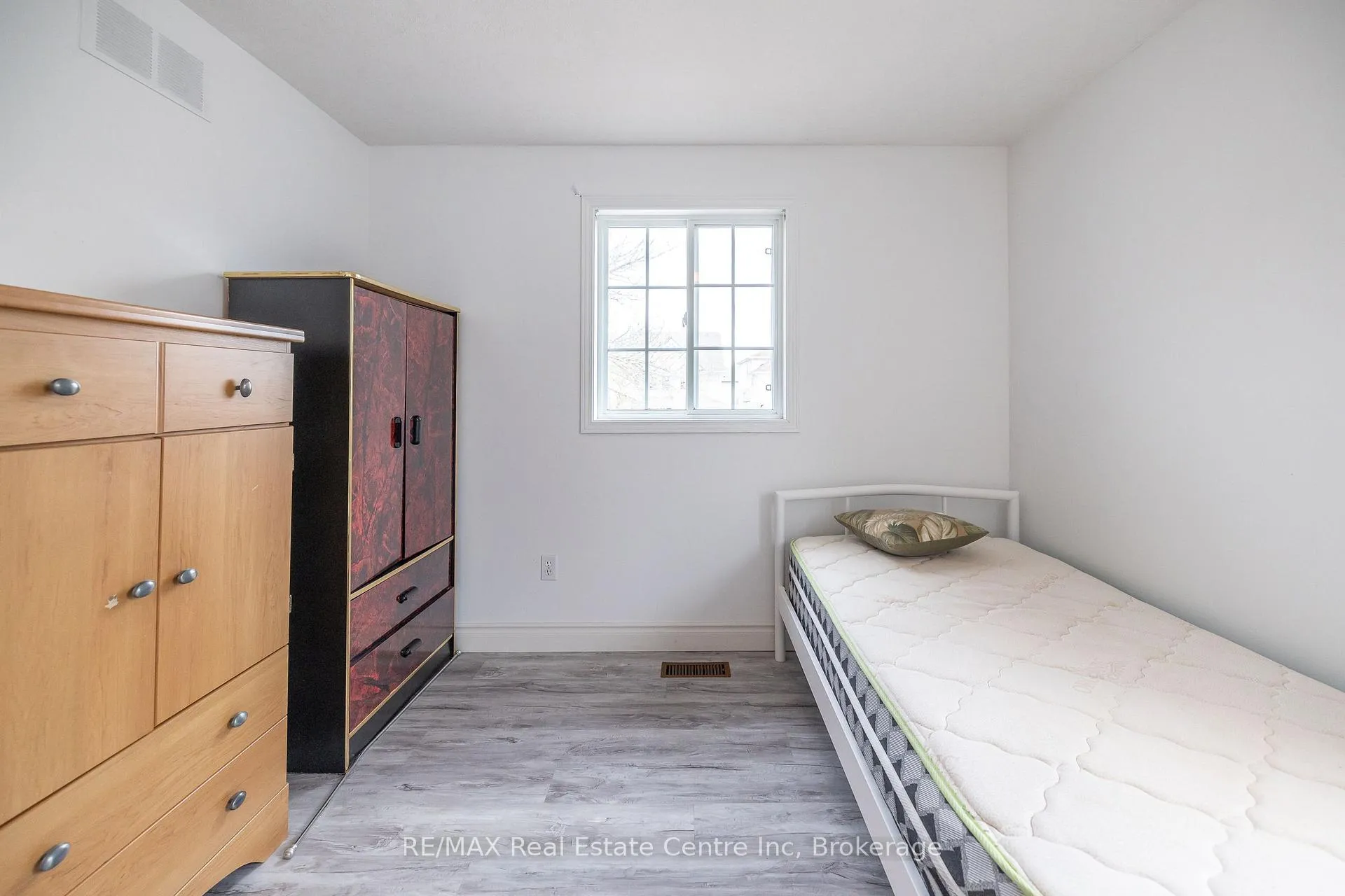 Photo 36 of 36 Raspberry Lane, Guelph, Grange Road — HOMEH
