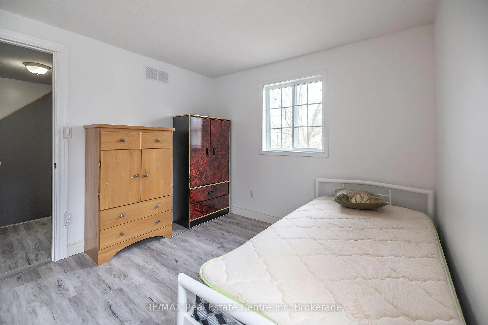 Photo 37 of 36 Raspberry Lane, Guelph, Grange Road — HOMEH