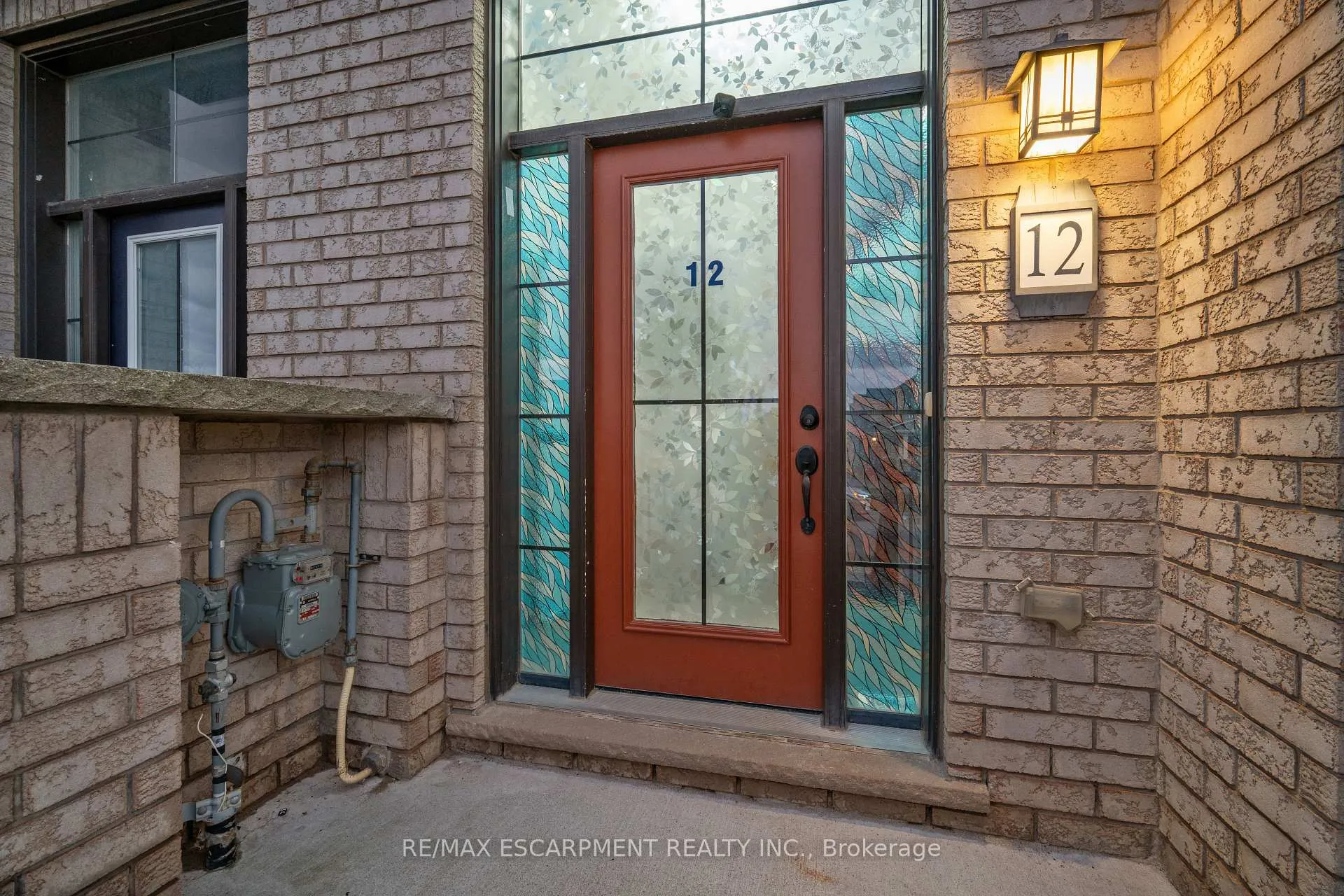Photo 4 of 12 Crafter Crescent, Hamilton, Stoney Creek Mountain — HOMEH