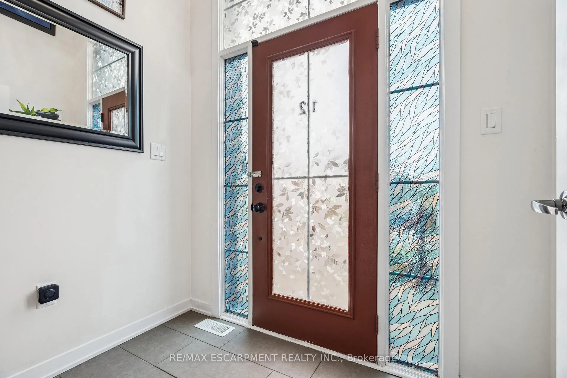 Photo 5 of 12 Crafter Crescent, Hamilton, Stoney Creek Mountain — HOMEH