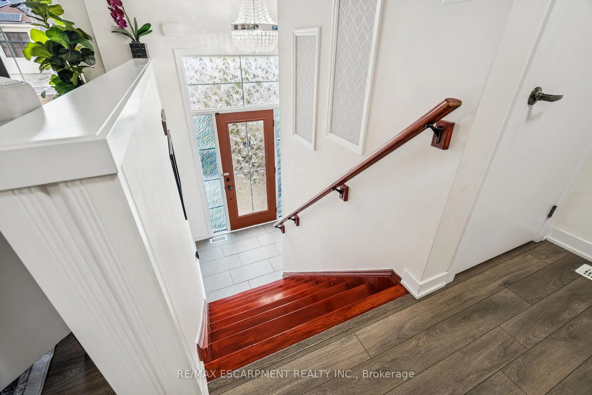 Photo 6 of 12 Crafter Crescent, Hamilton, Stoney Creek Mountain — HOMEH