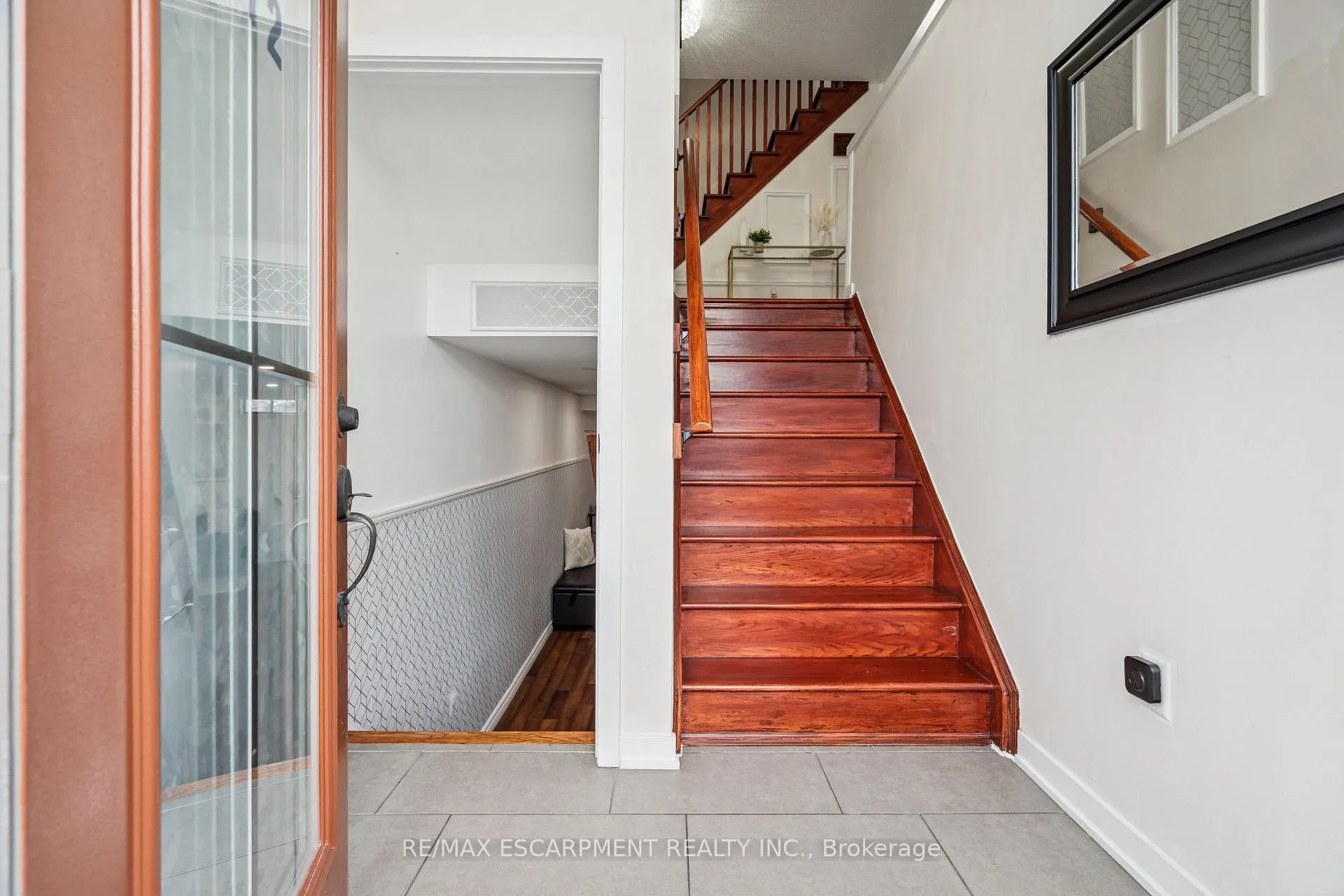 Photo 7 of 12 Crafter Crescent, Hamilton, Stoney Creek Mountain — HOMEH
