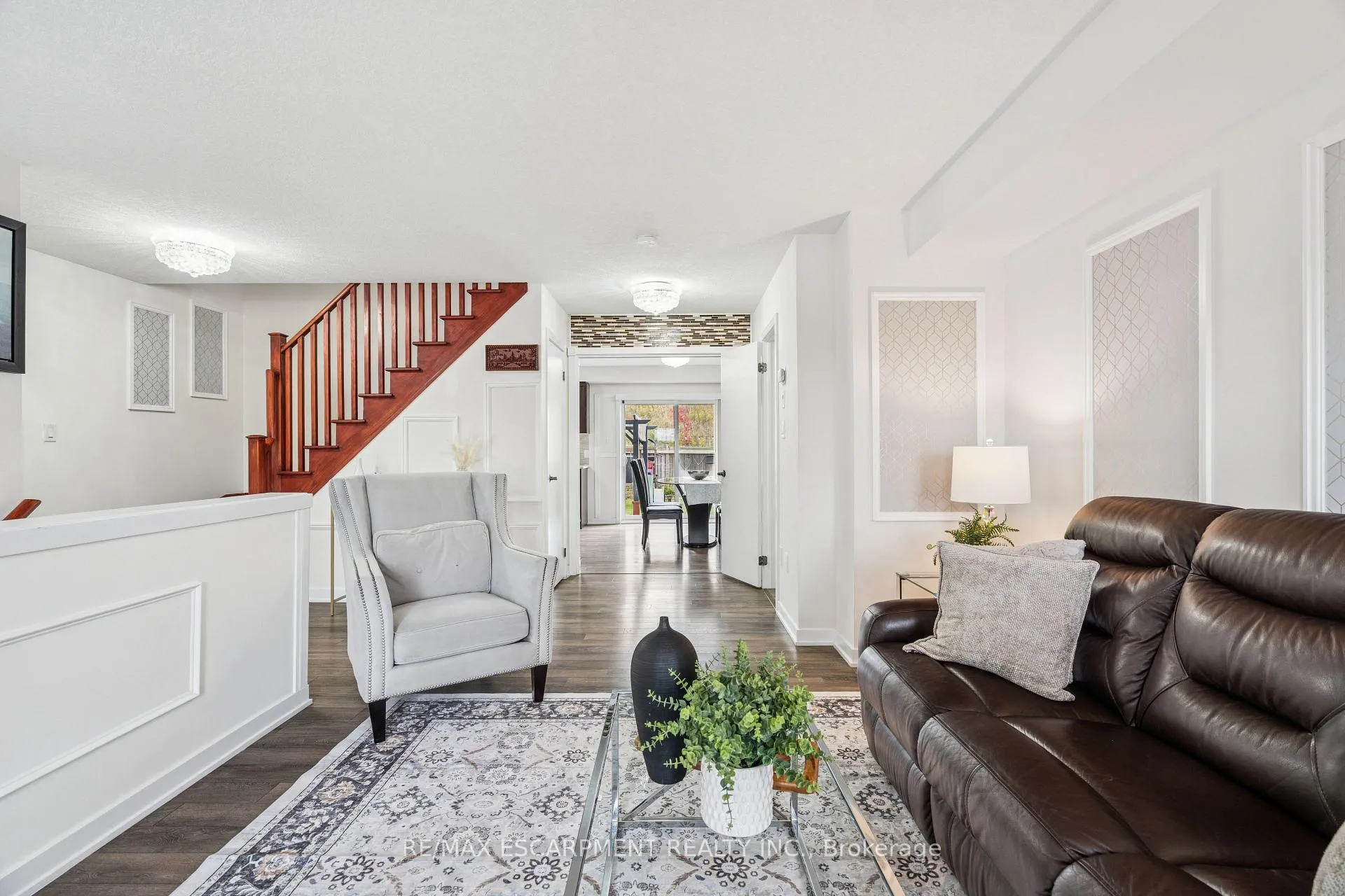 Photo 10 of 12 Crafter Crescent, Hamilton, Stoney Creek Mountain — HOMEH