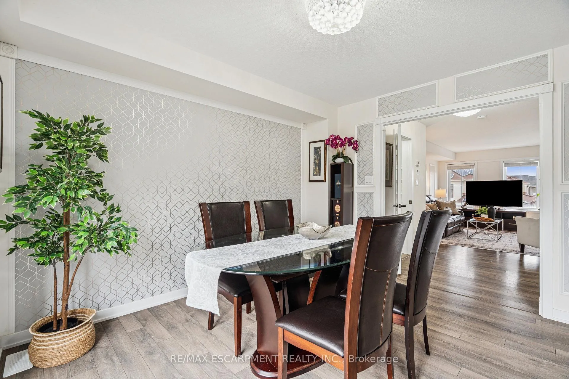 Photo 13 of 12 Crafter Crescent, Hamilton, Stoney Creek Mountain — HOMEH