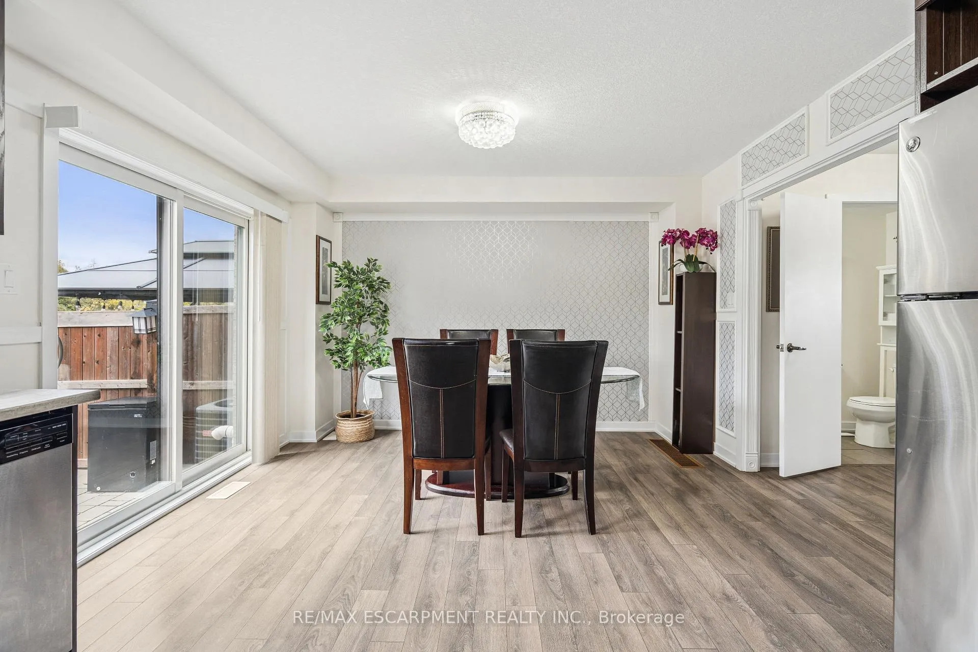 Photo 15 of 12 Crafter Crescent, Hamilton, Stoney Creek Mountain — HOMEH