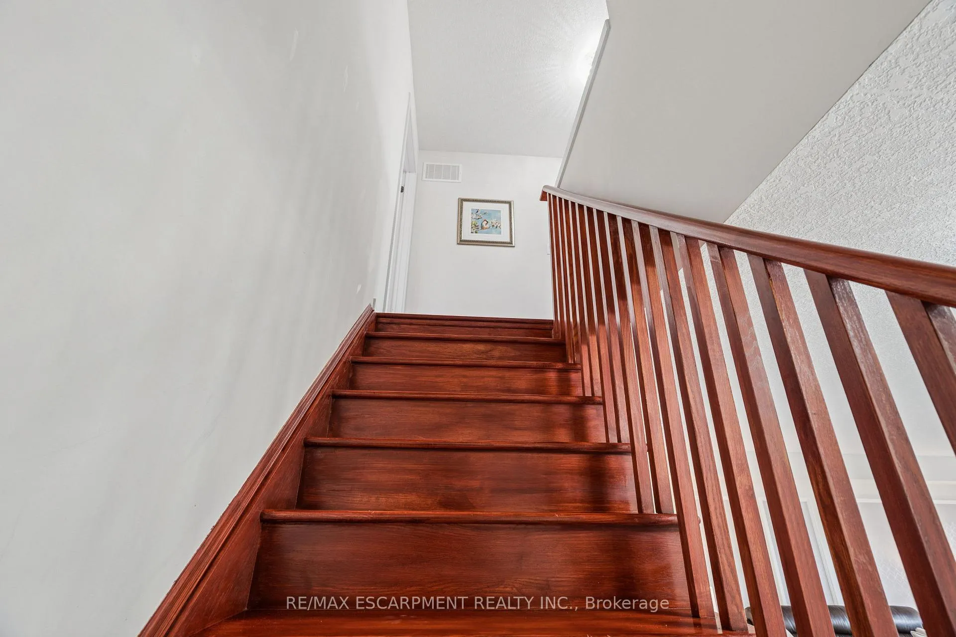 Photo 17 of 12 Crafter Crescent, Hamilton, Stoney Creek Mountain — HOMEH